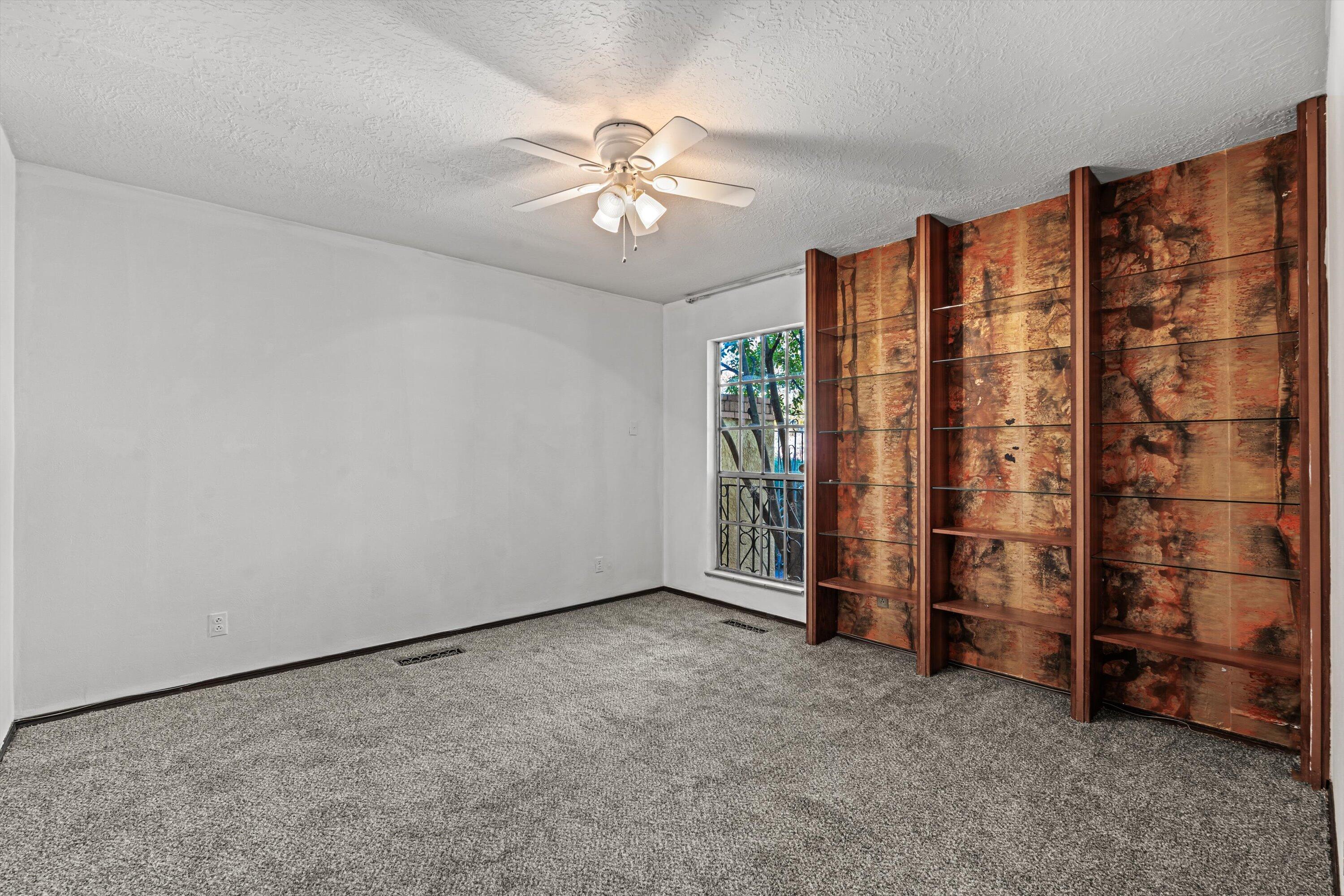 3408 La Sala Del Este NE