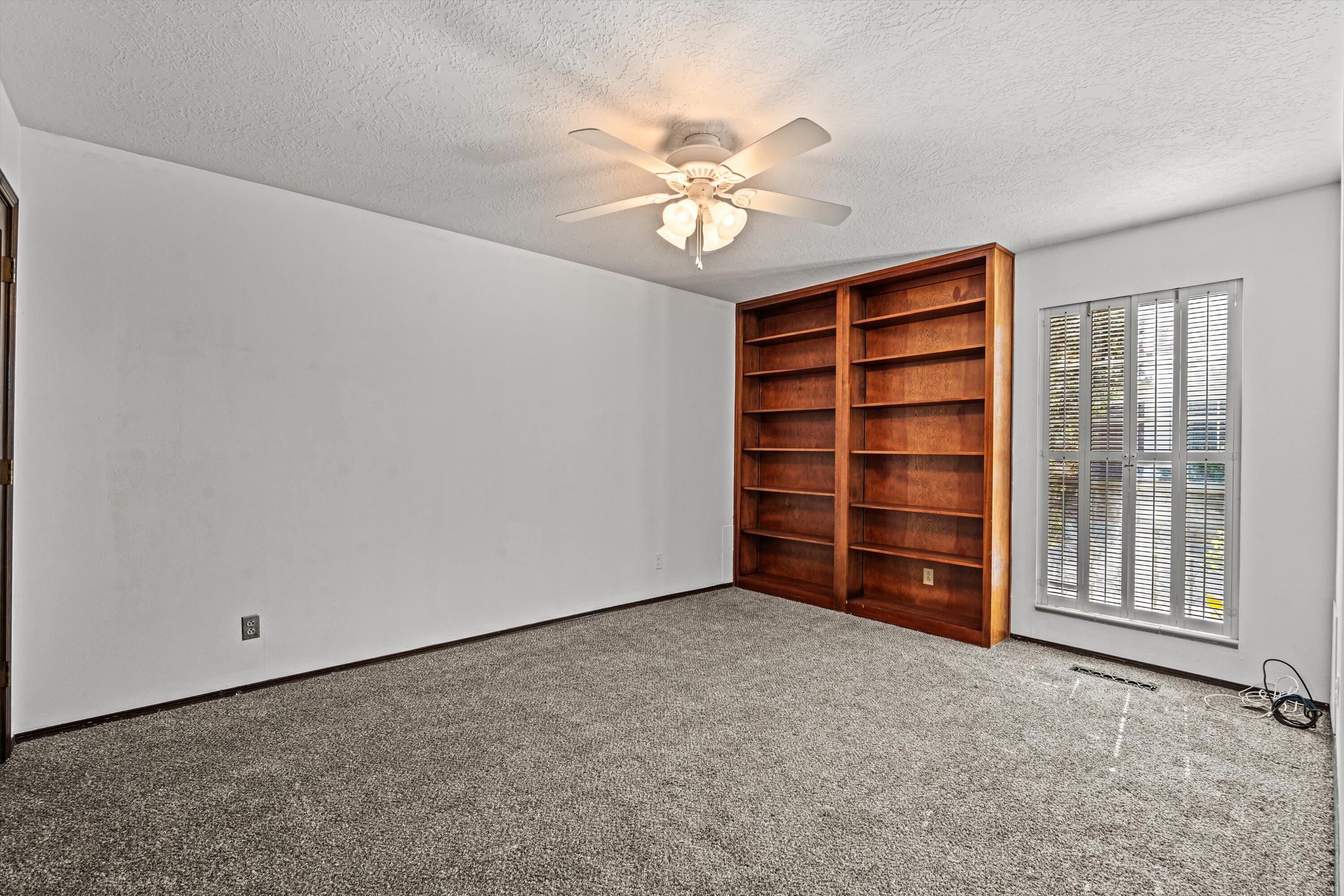 3408 La Sala Del Este NE