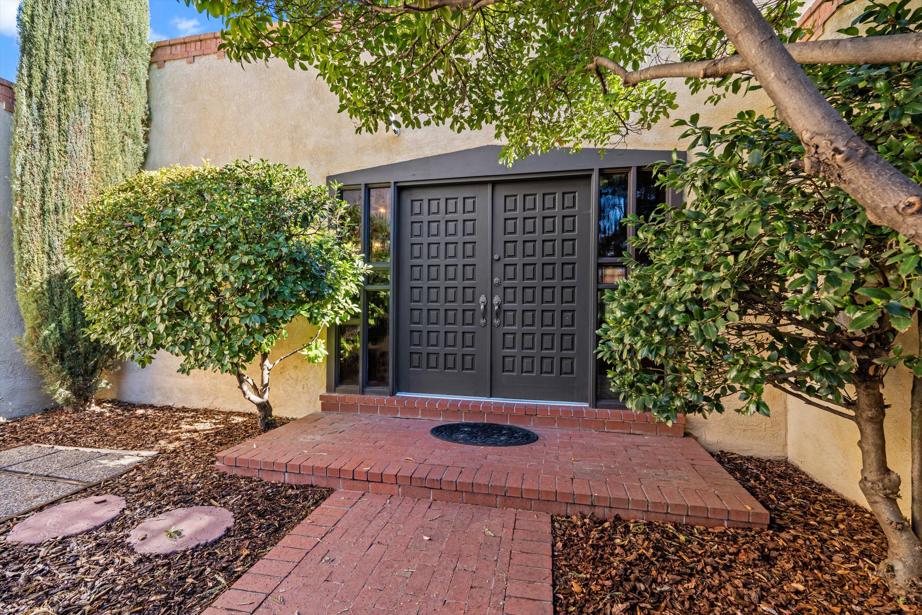 3408 La Sala Del Este NE