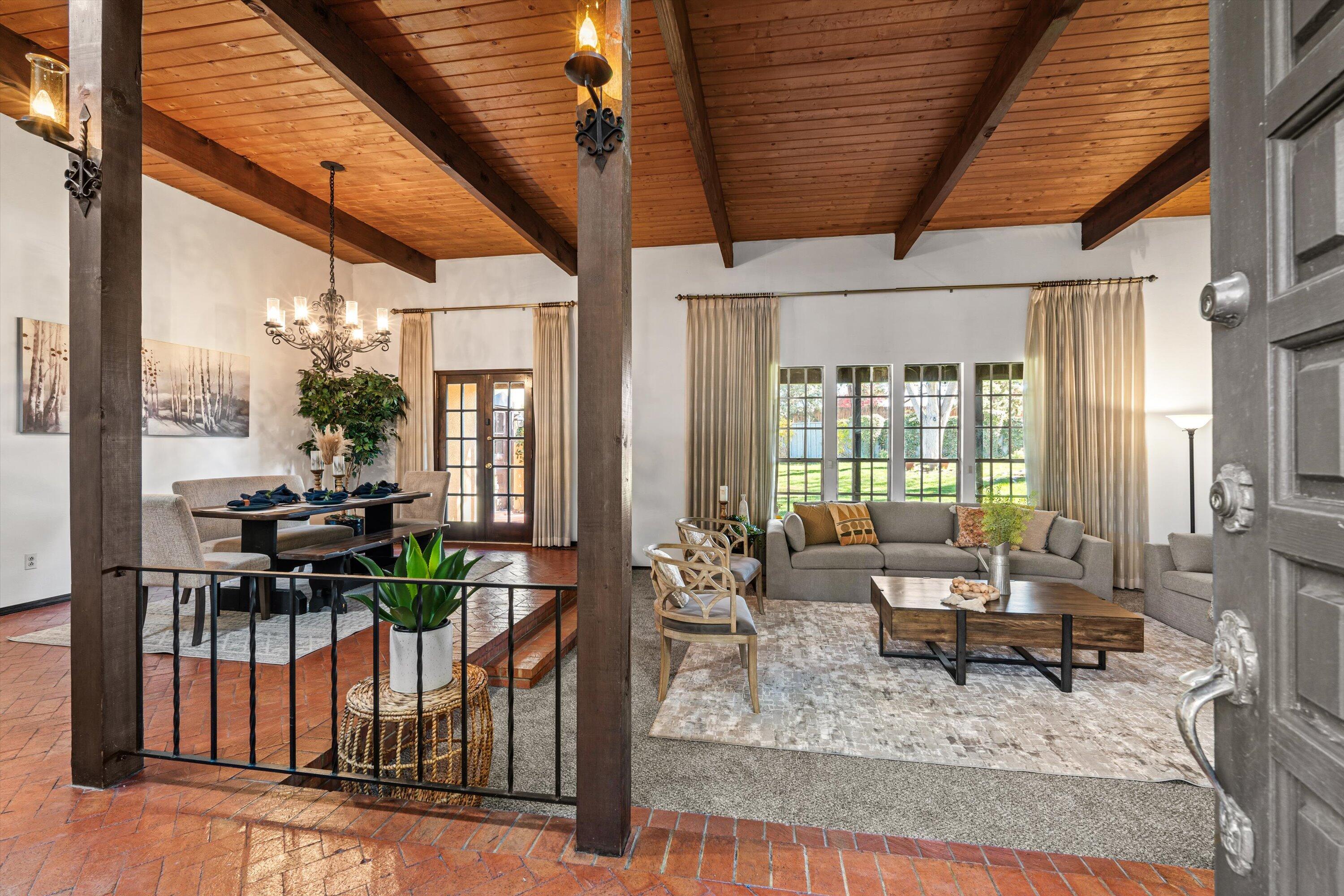 3408 La Sala Del Este NE