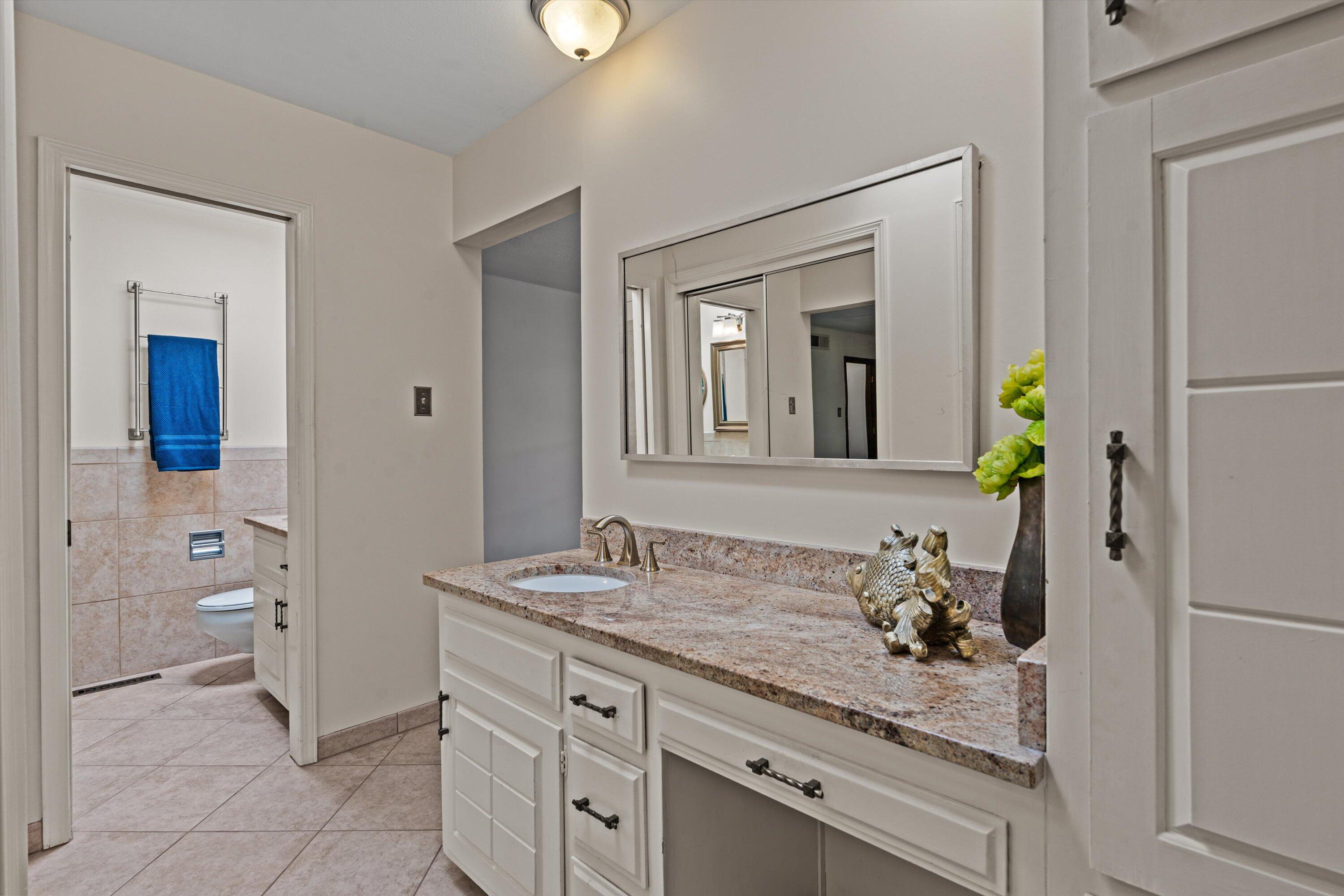 3408 La Sala Del Este NE