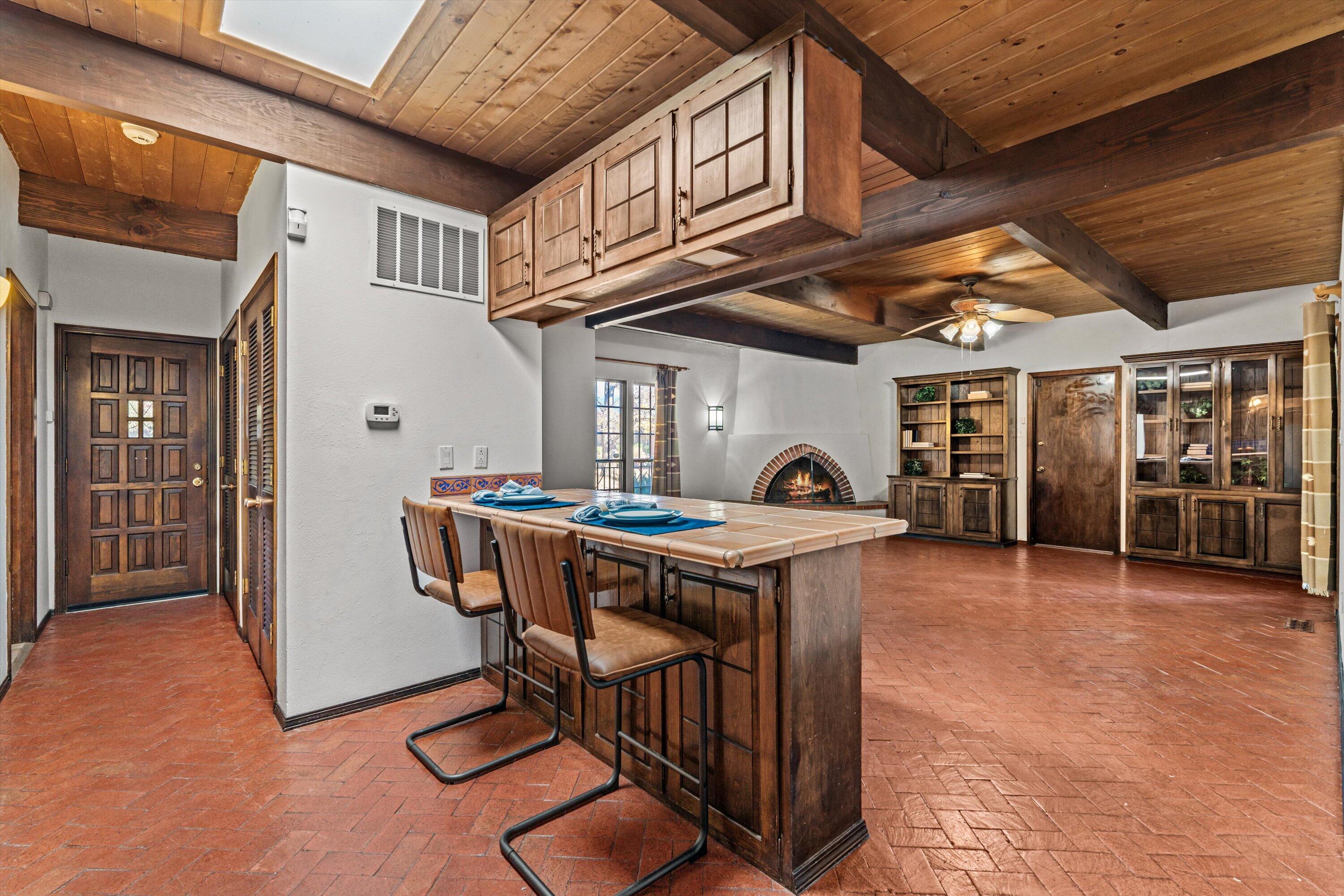 3408 La Sala Del Este NE