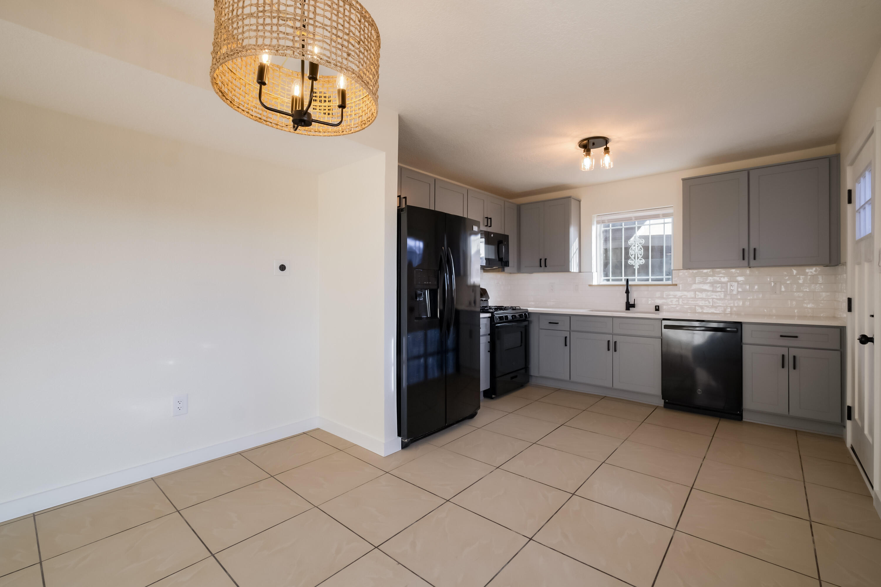 8748 Benavides Road SW