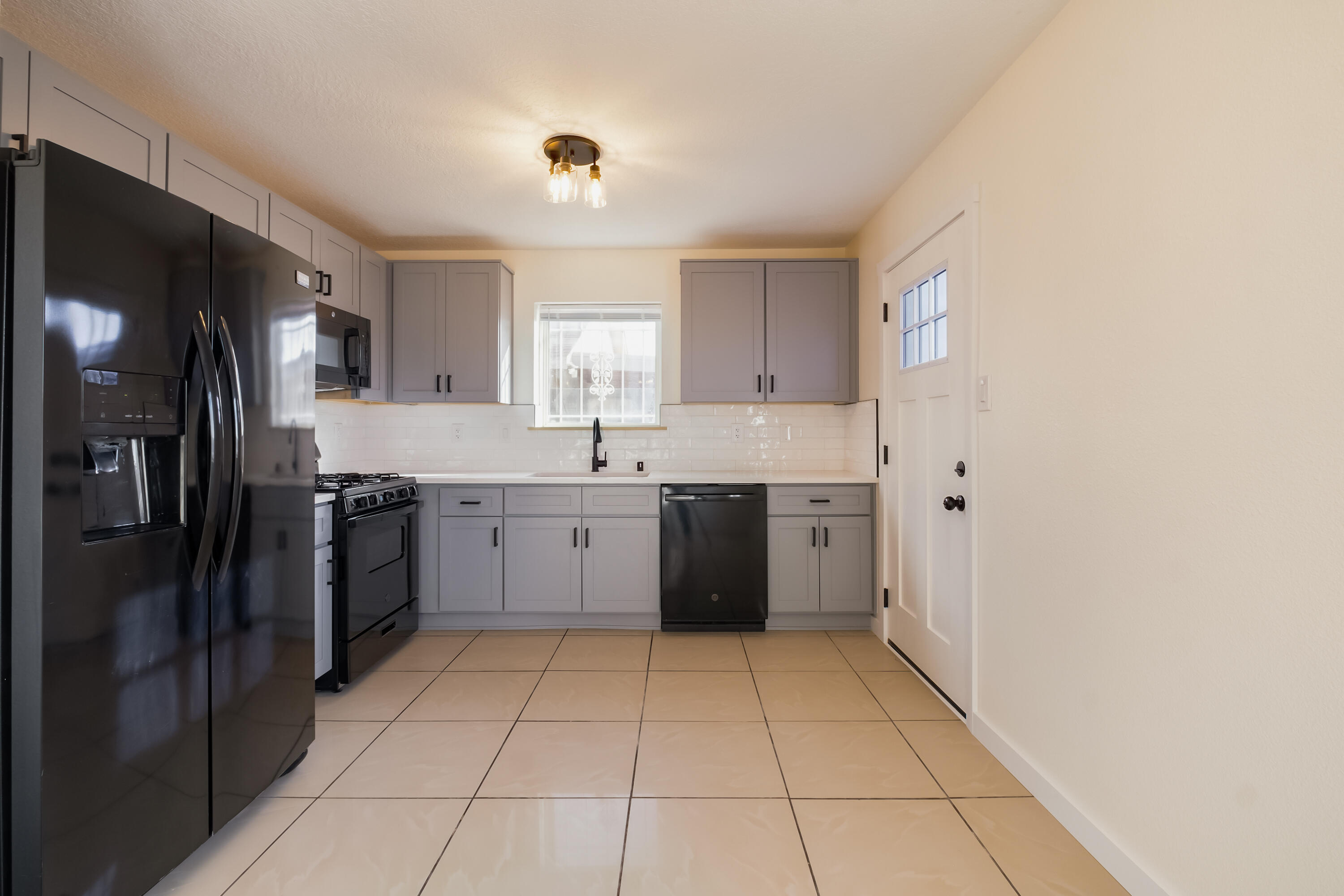 8748 Benavides Road SW