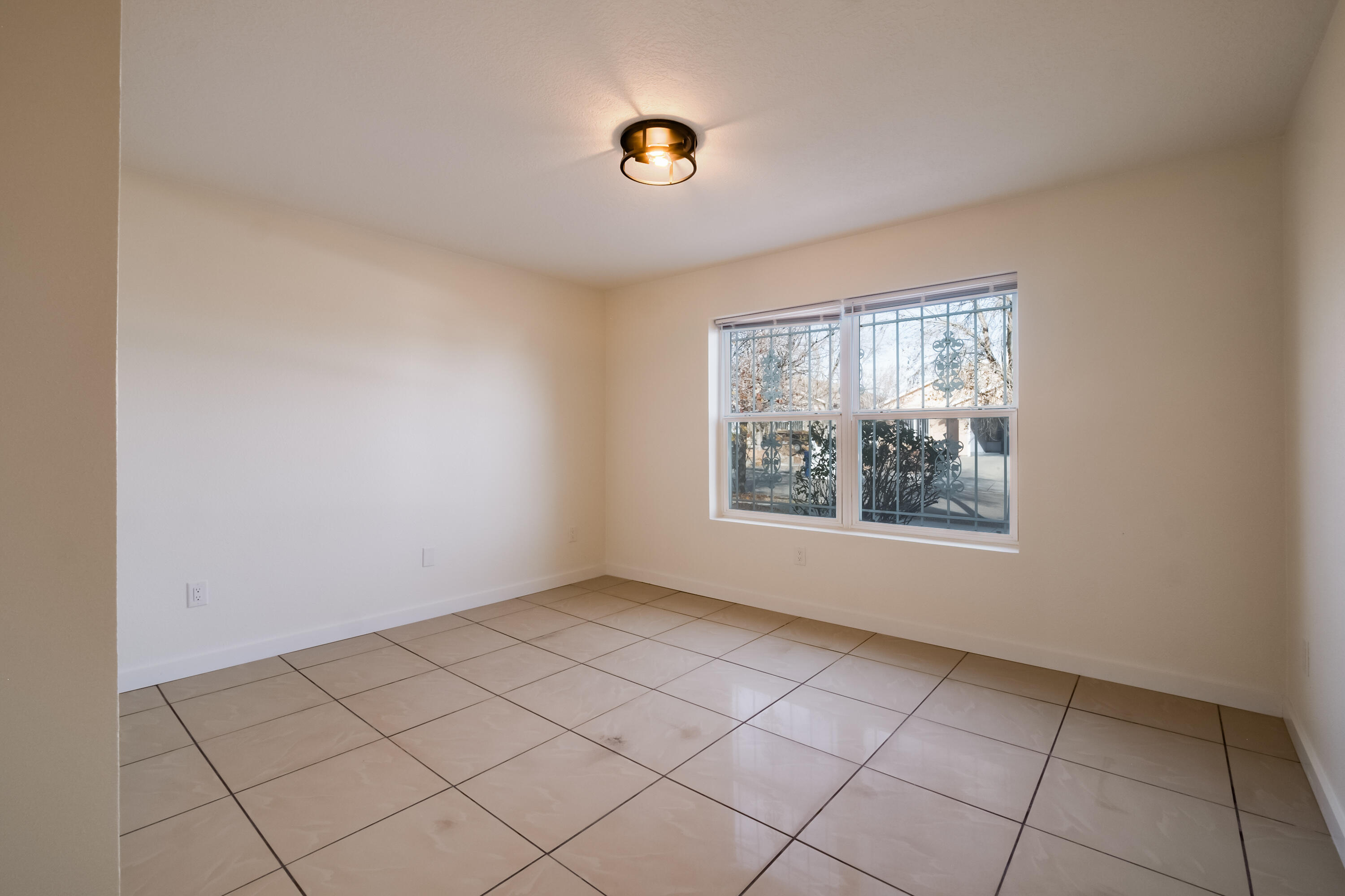 8748 Benavides Road SW