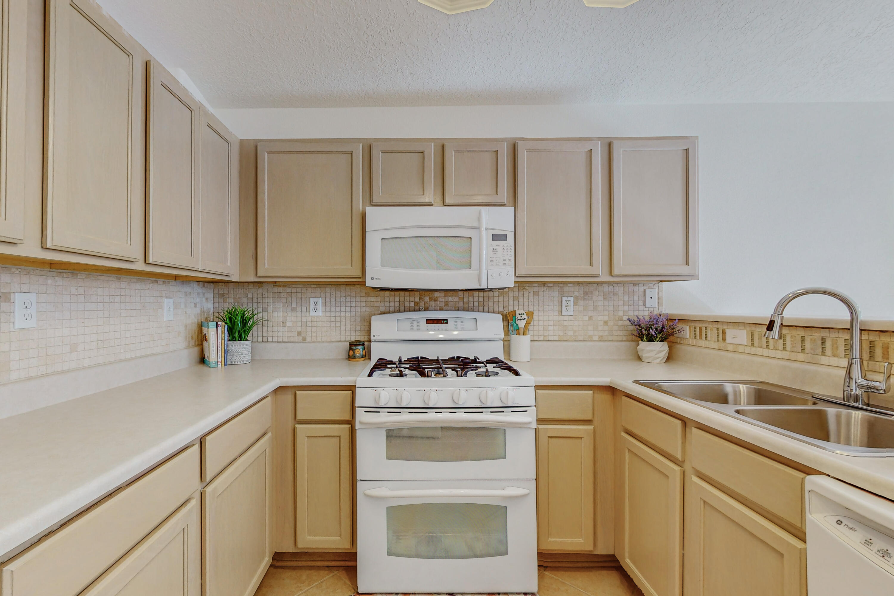 6028 Canis Avenue NW