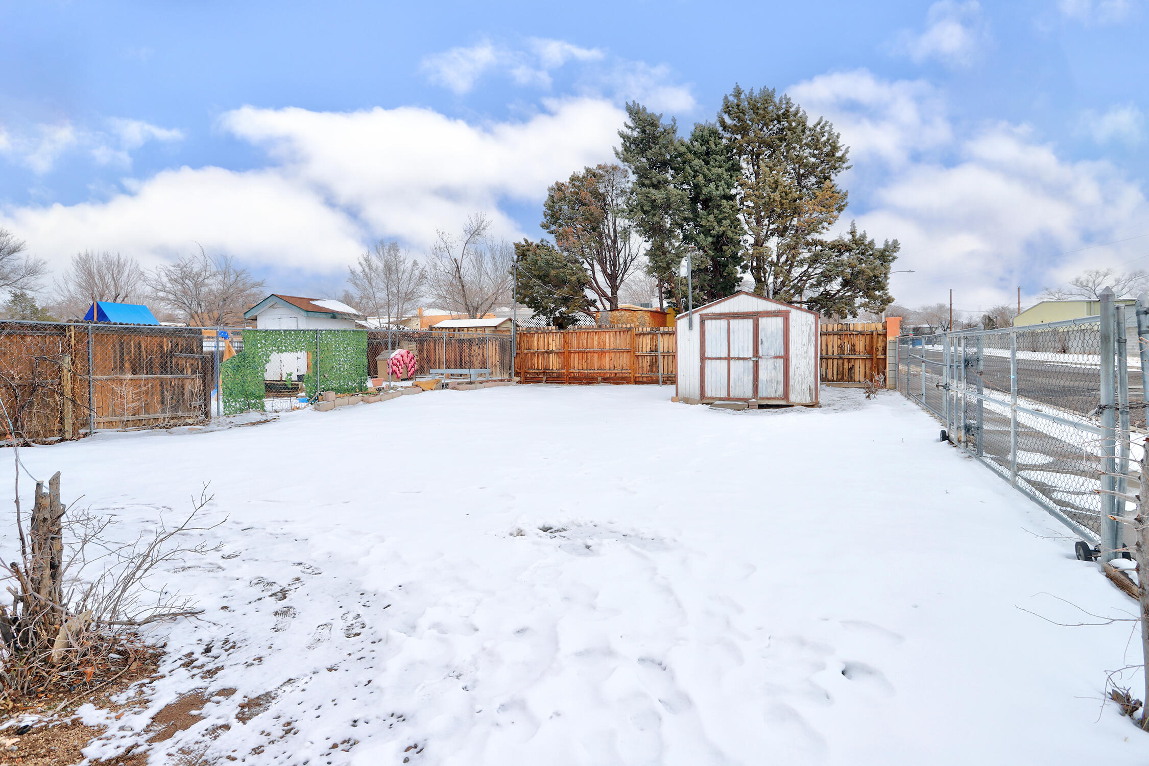 200 Zena Lona Street NE