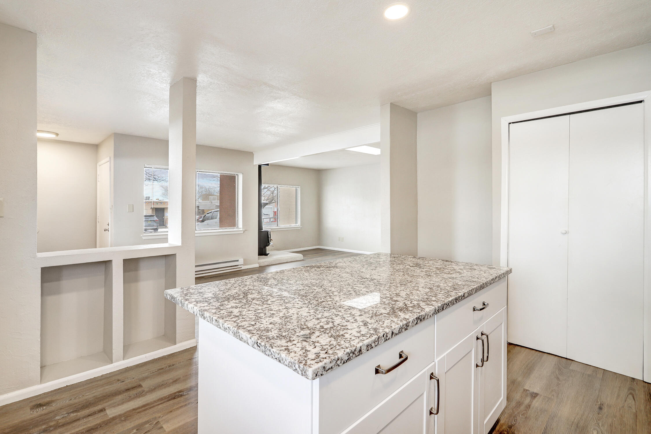 200 Zena Lona Street NE