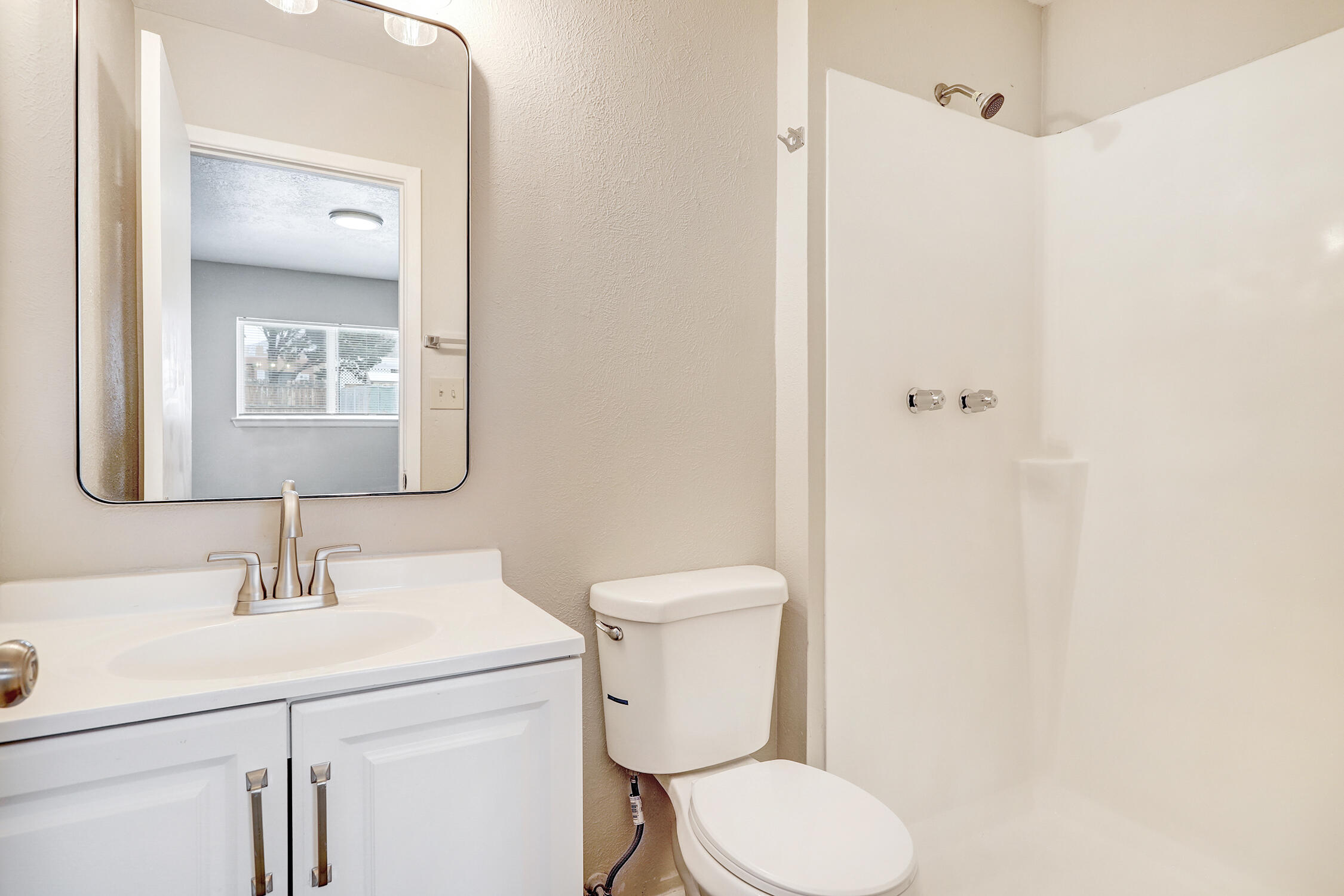 200 Zena Lona Street NE