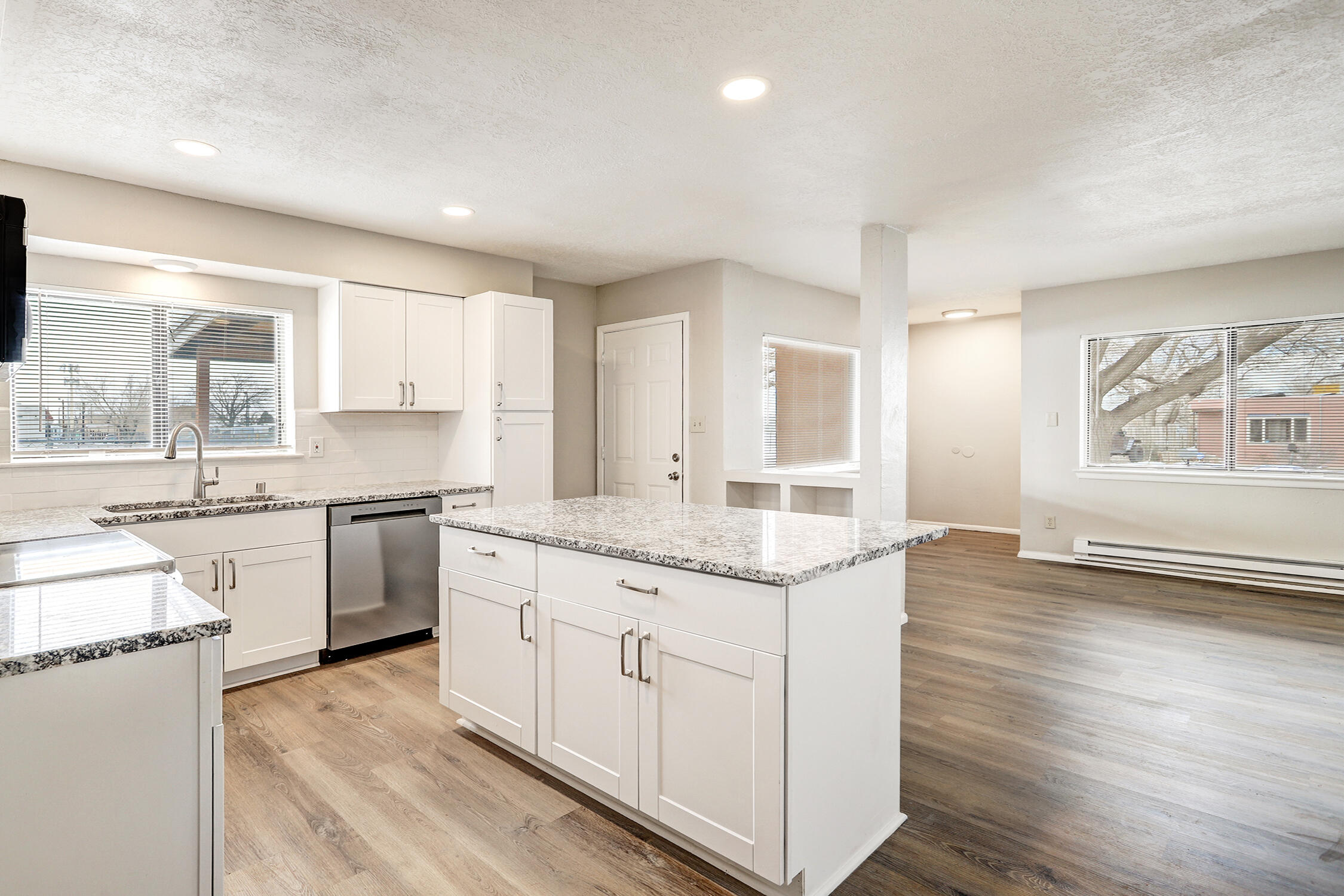 200 Zena Lona Street NE