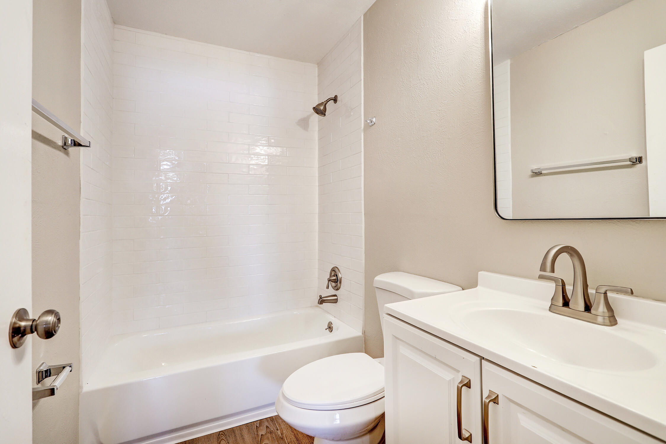 200 Zena Lona Street NE