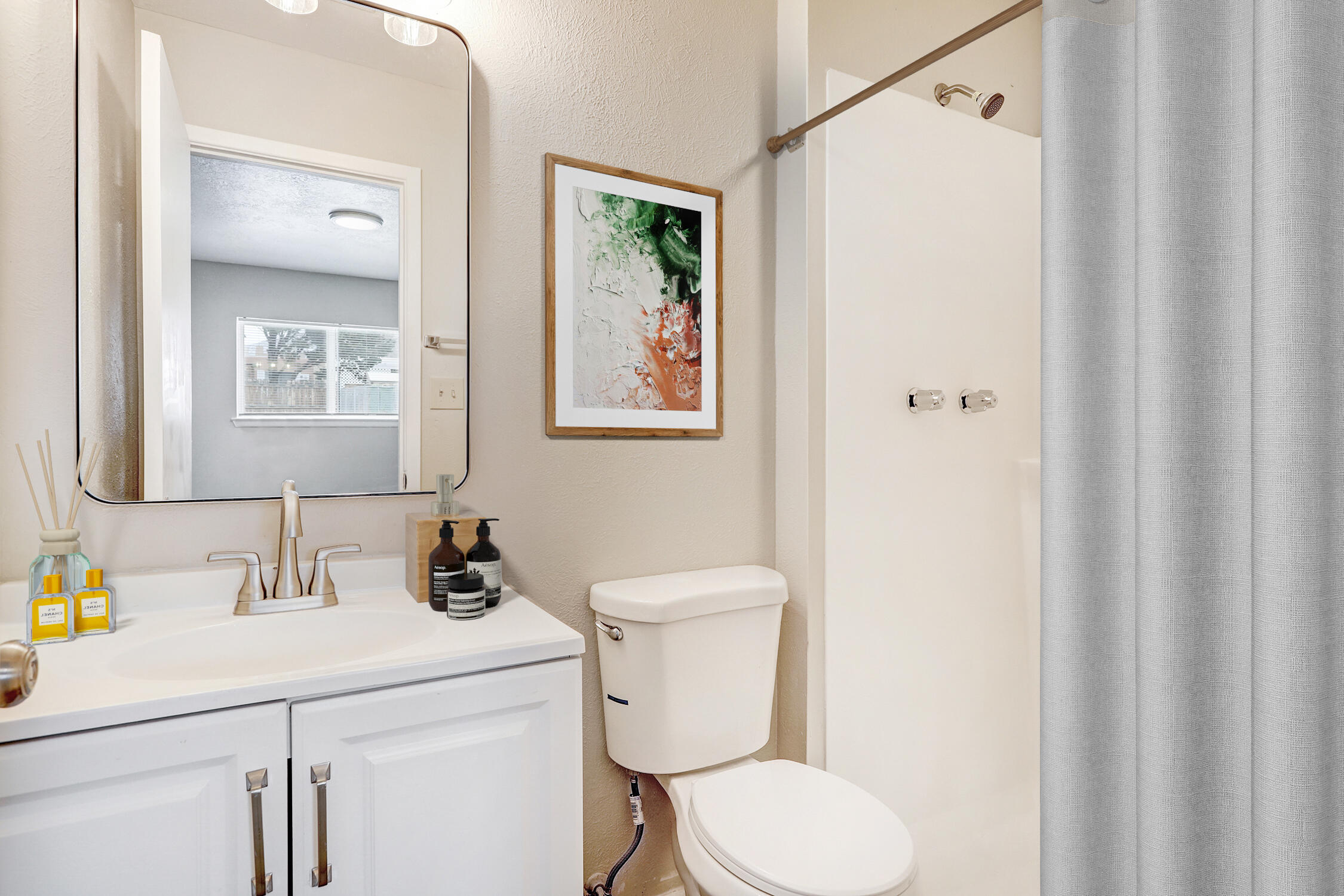 200 Zena Lona Street NE