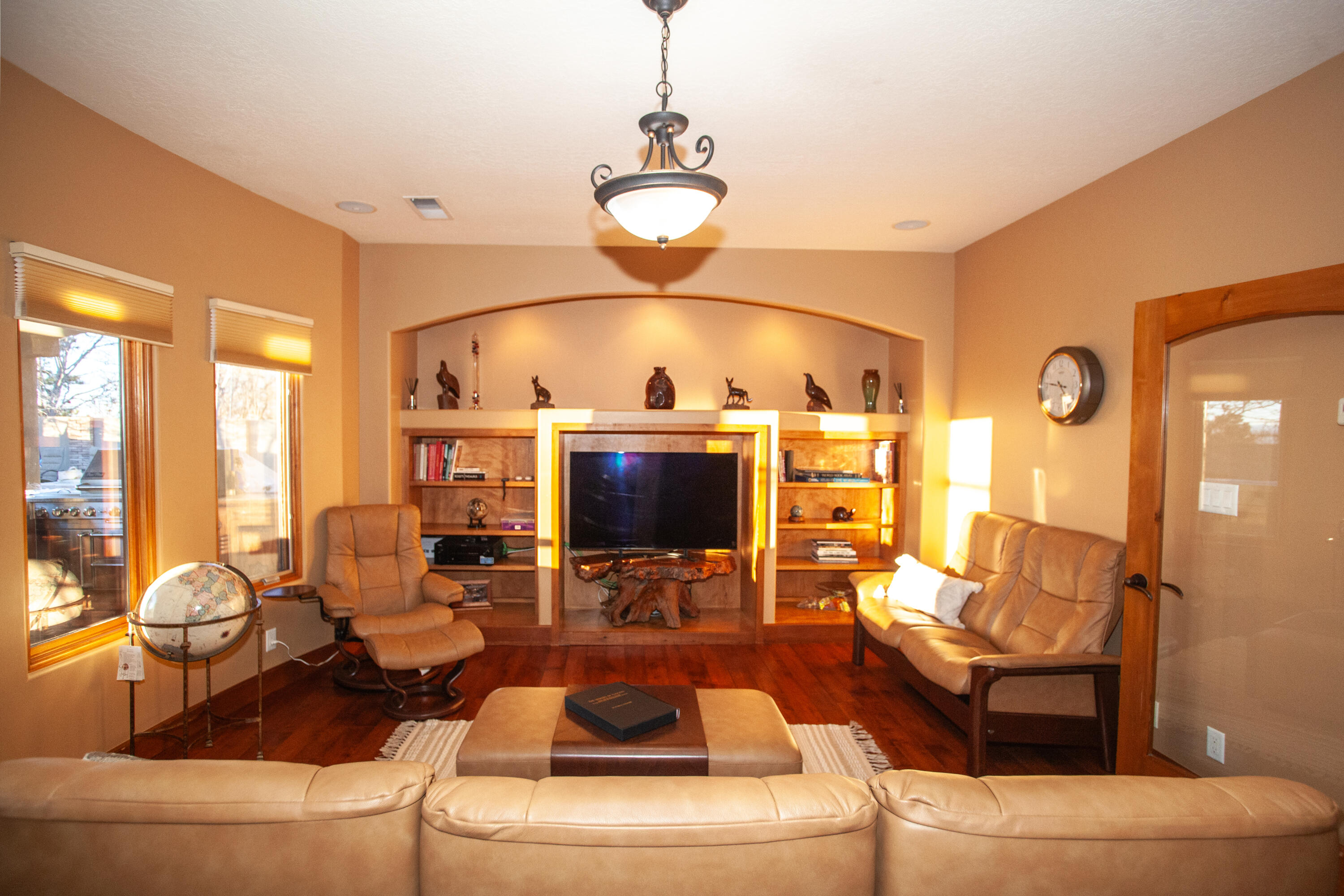 8601 Royal Glo Drive NE