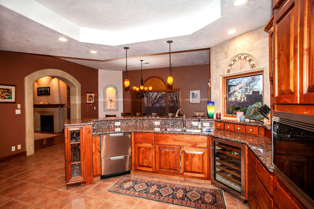 8601 Royal Glo Drive NE