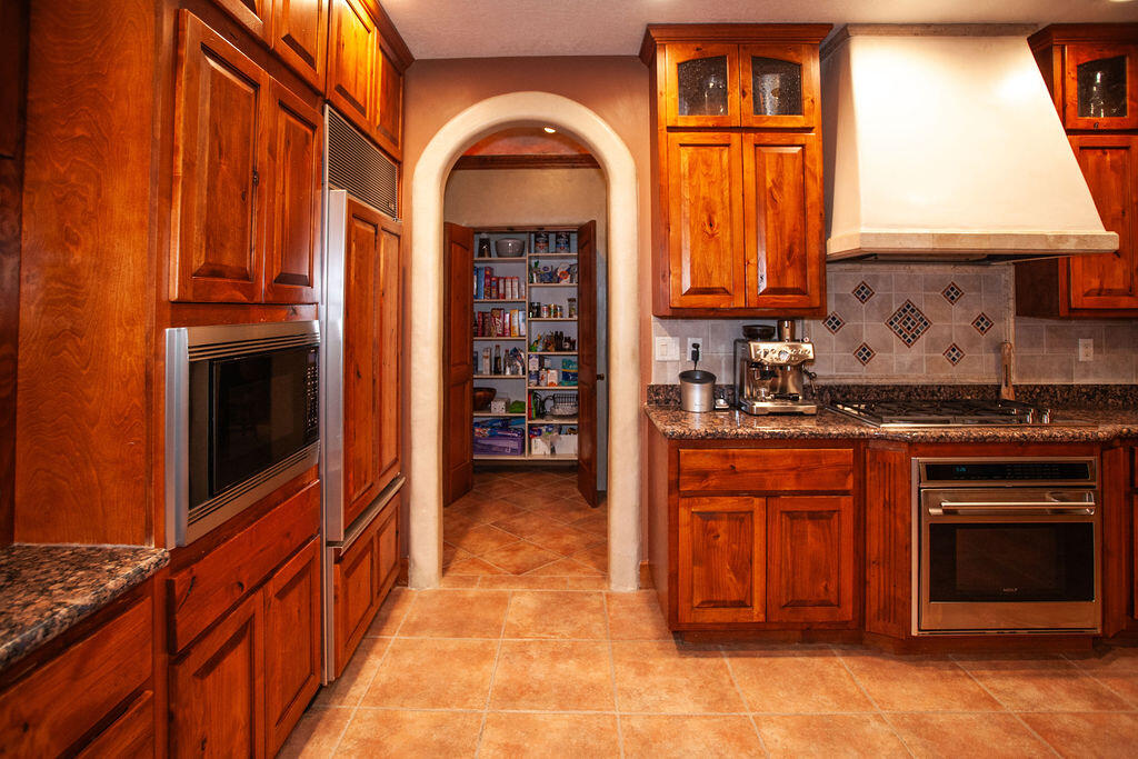 8601 Royal Glo Drive NE