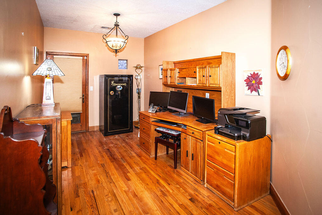 8601 Royal Glo Drive NE