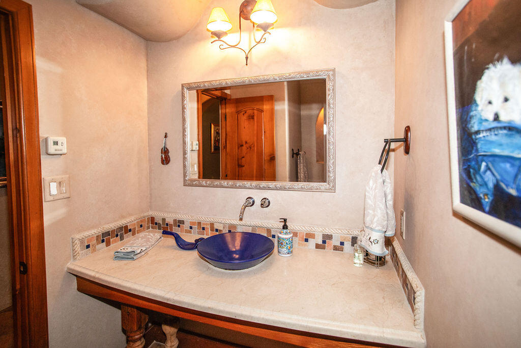 8601 Royal Glo Drive NE