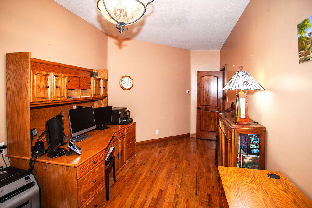 8601 Royal Glo Drive NE