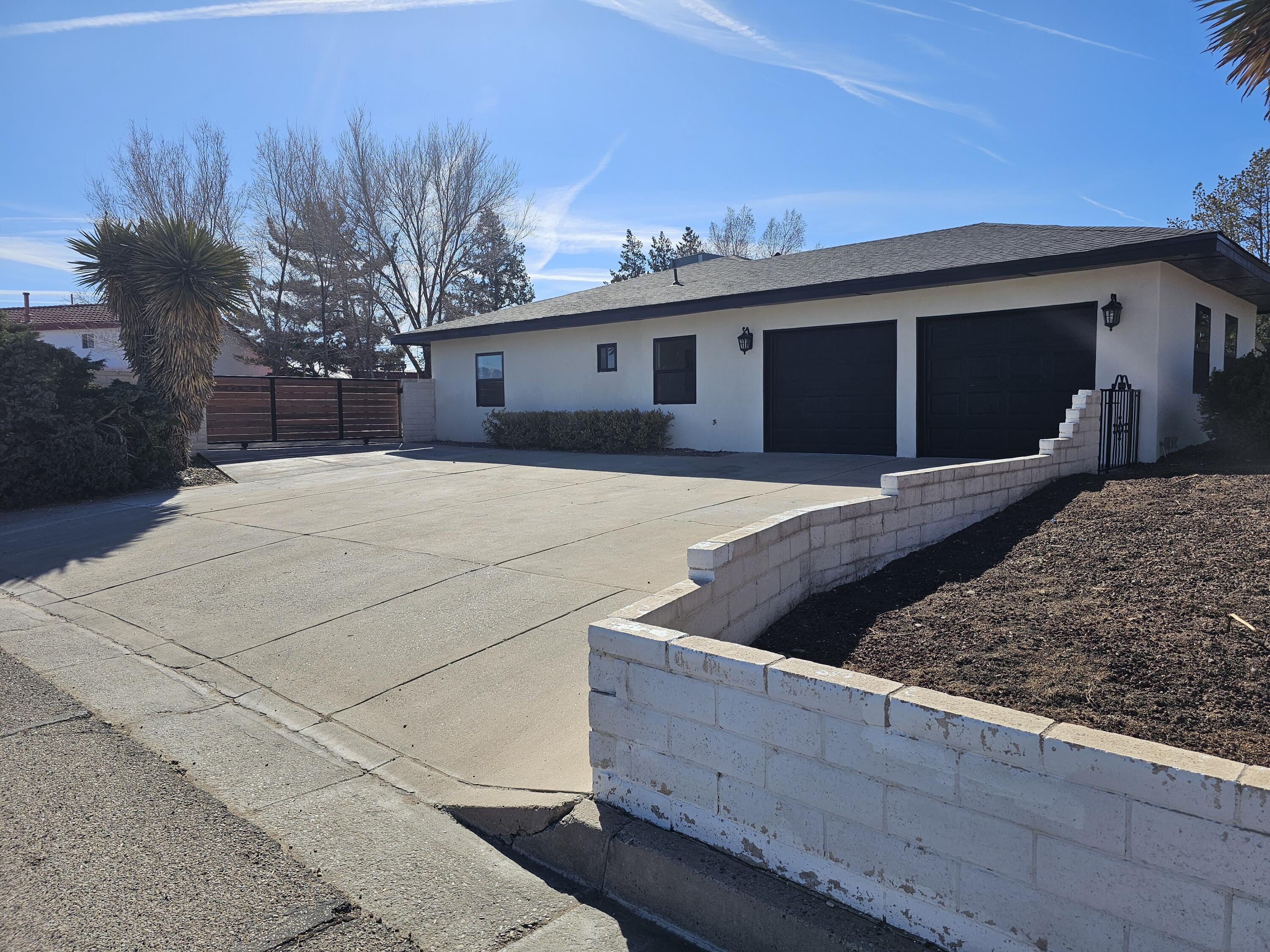 3914 St Andrews Drive SE