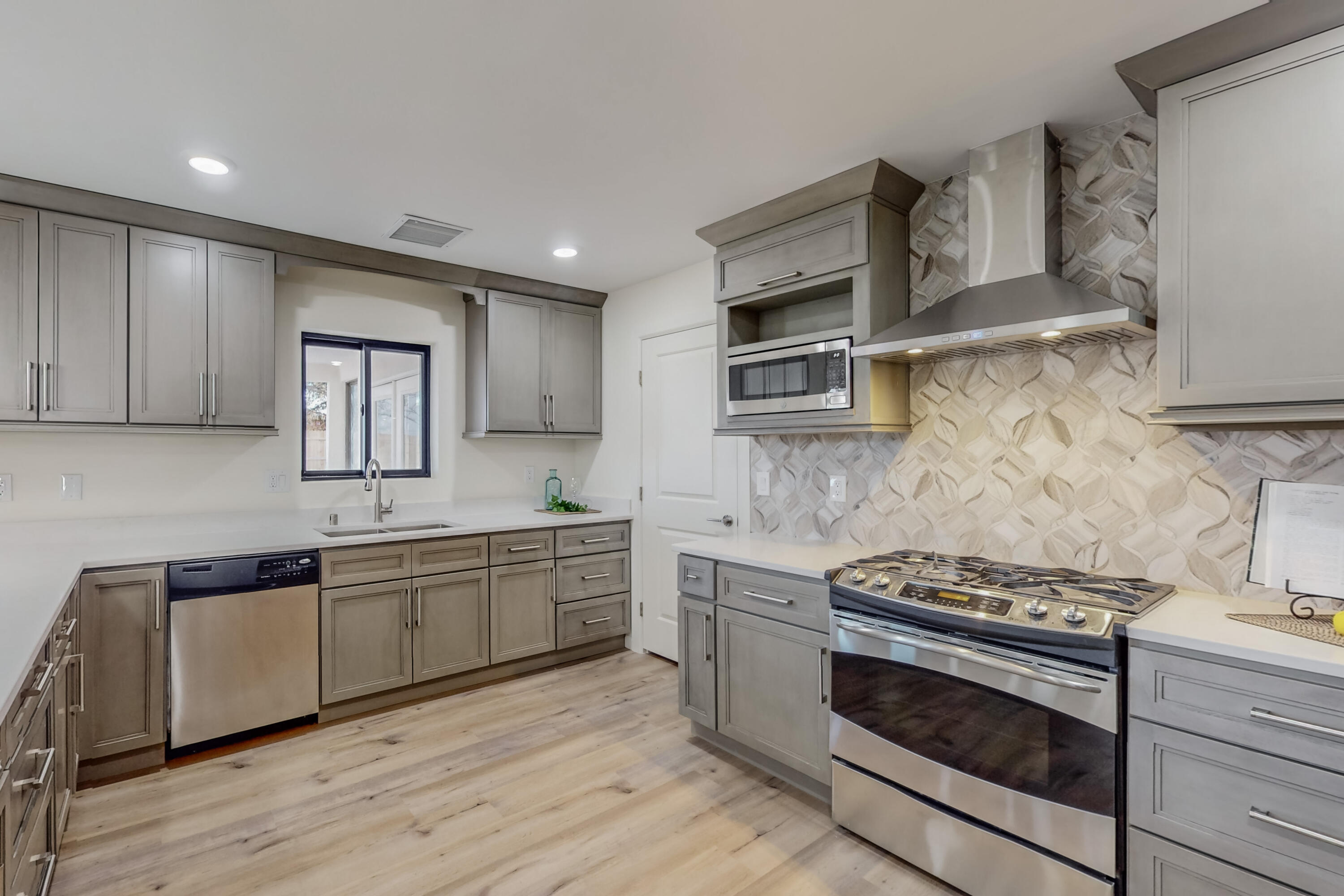 3914 St Andrews Drive SE