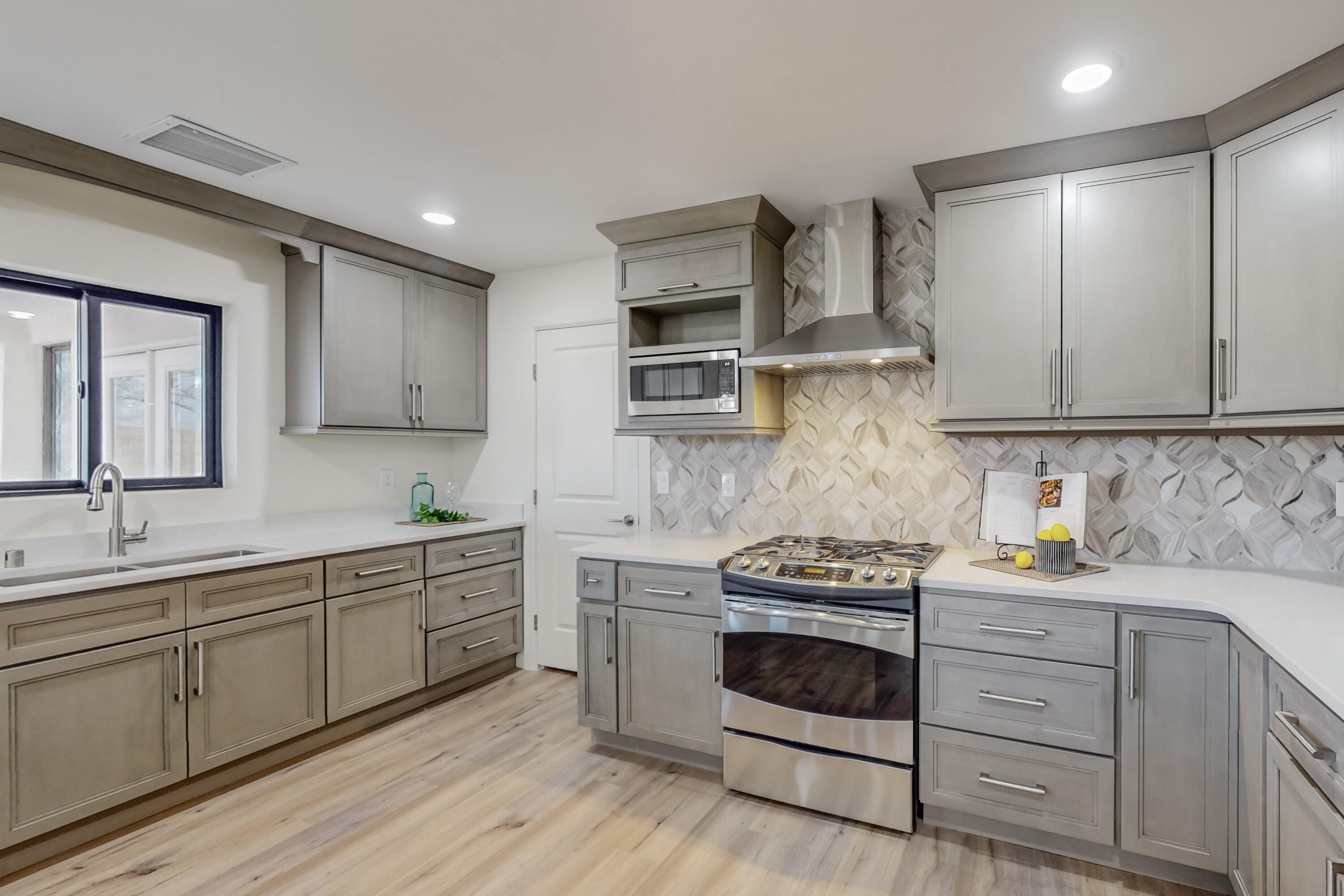 3914 St Andrews Drive SE