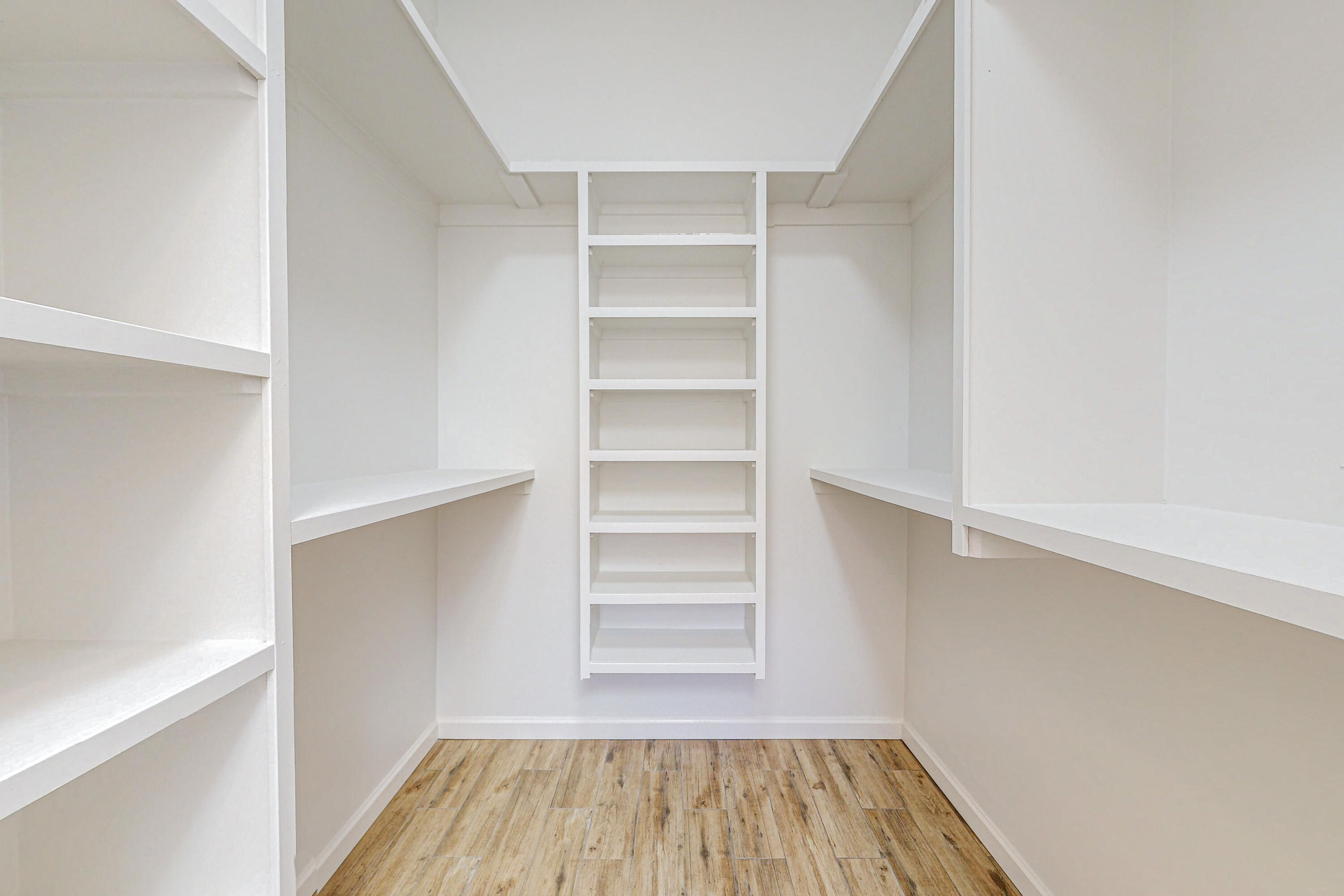 6713 Nacelle Road NE