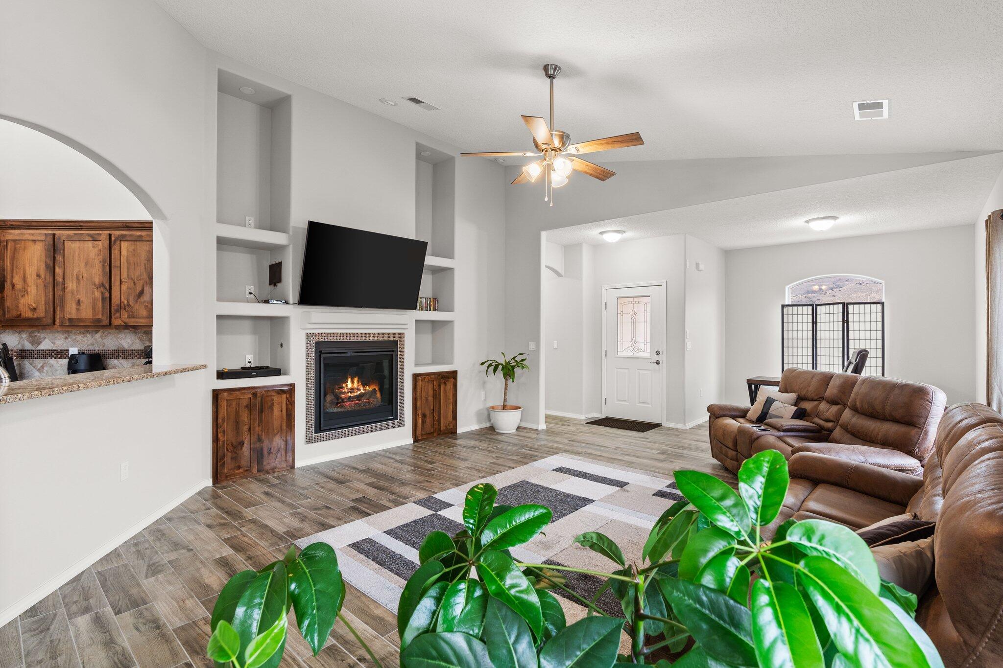 881 Firewheel Loop SW