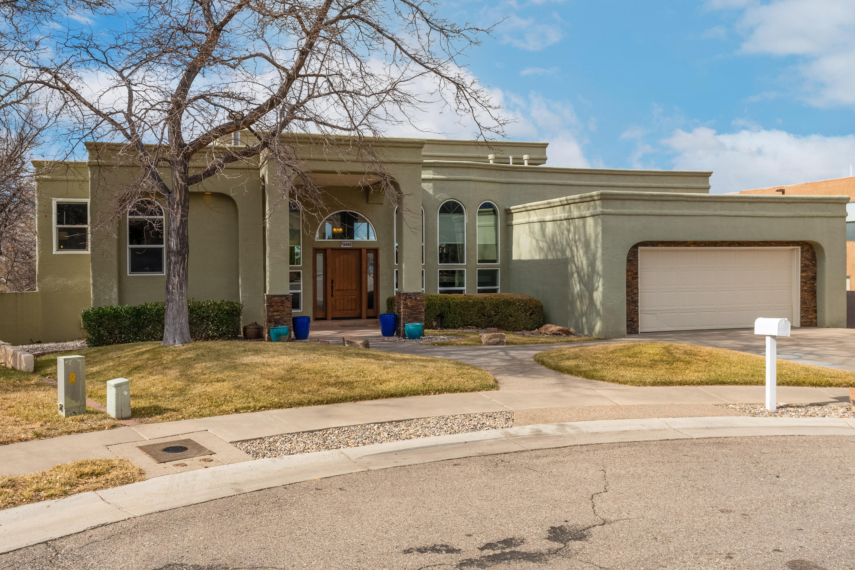 5005 Miguel Court NE