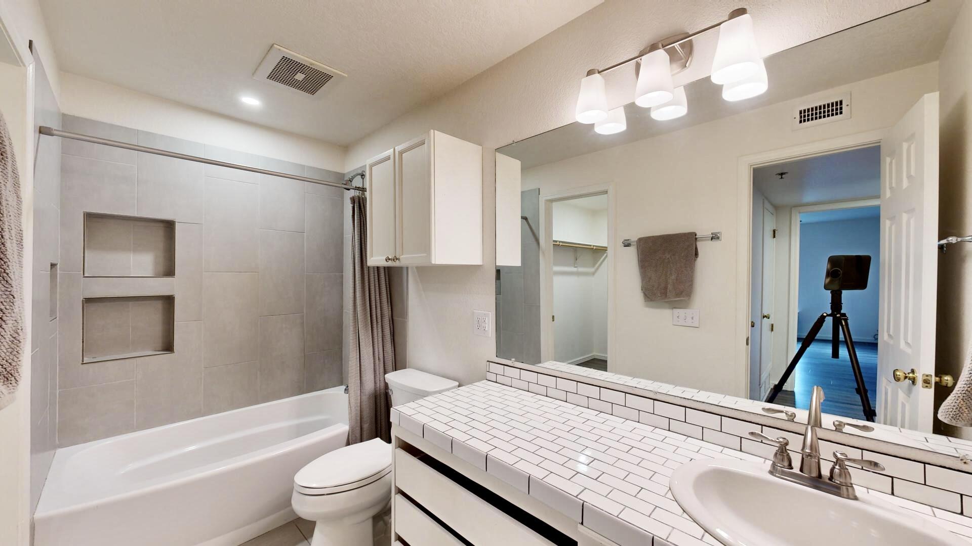 3829 Montgomery Boulevard NE 323