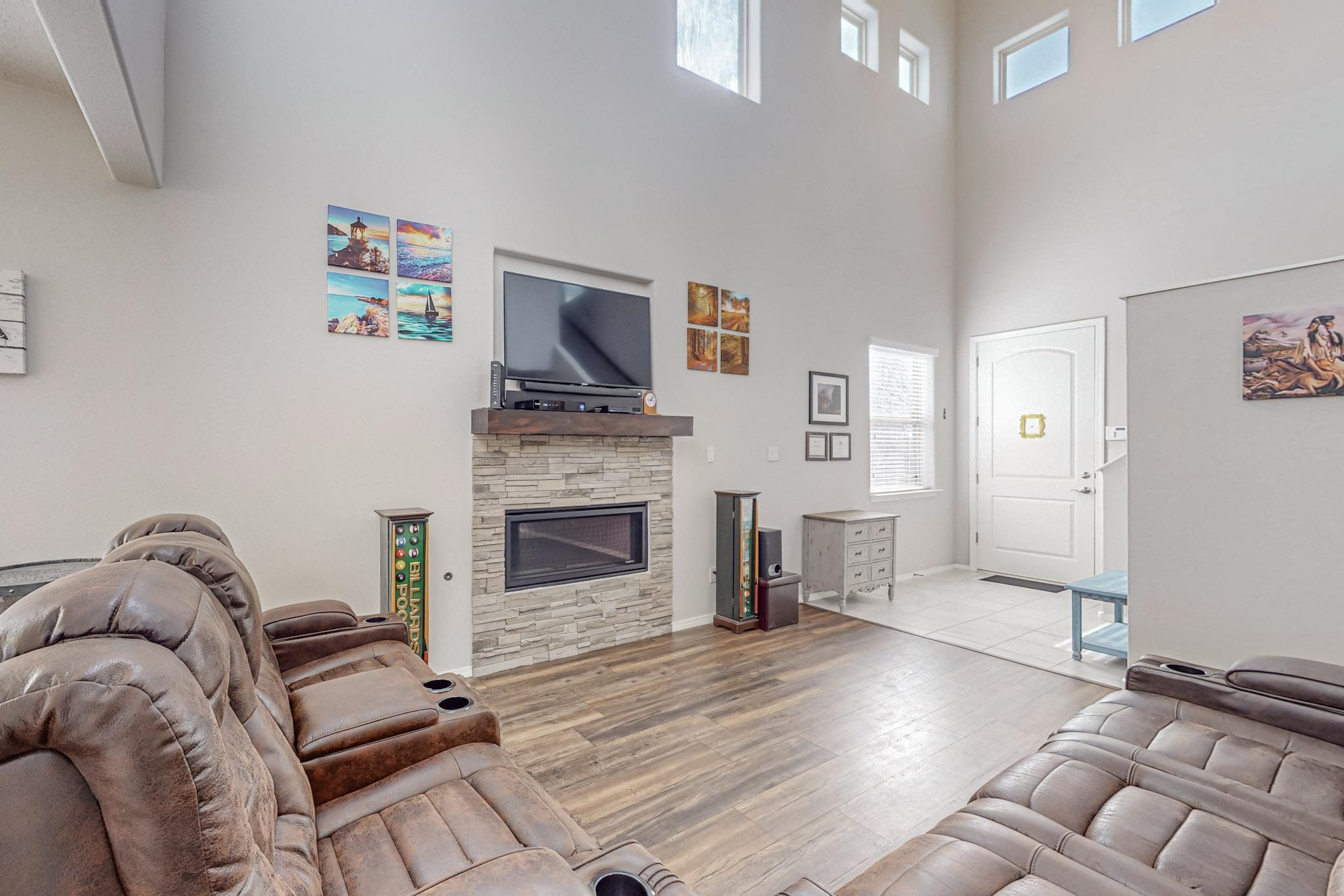 6900 Papaya Street NE