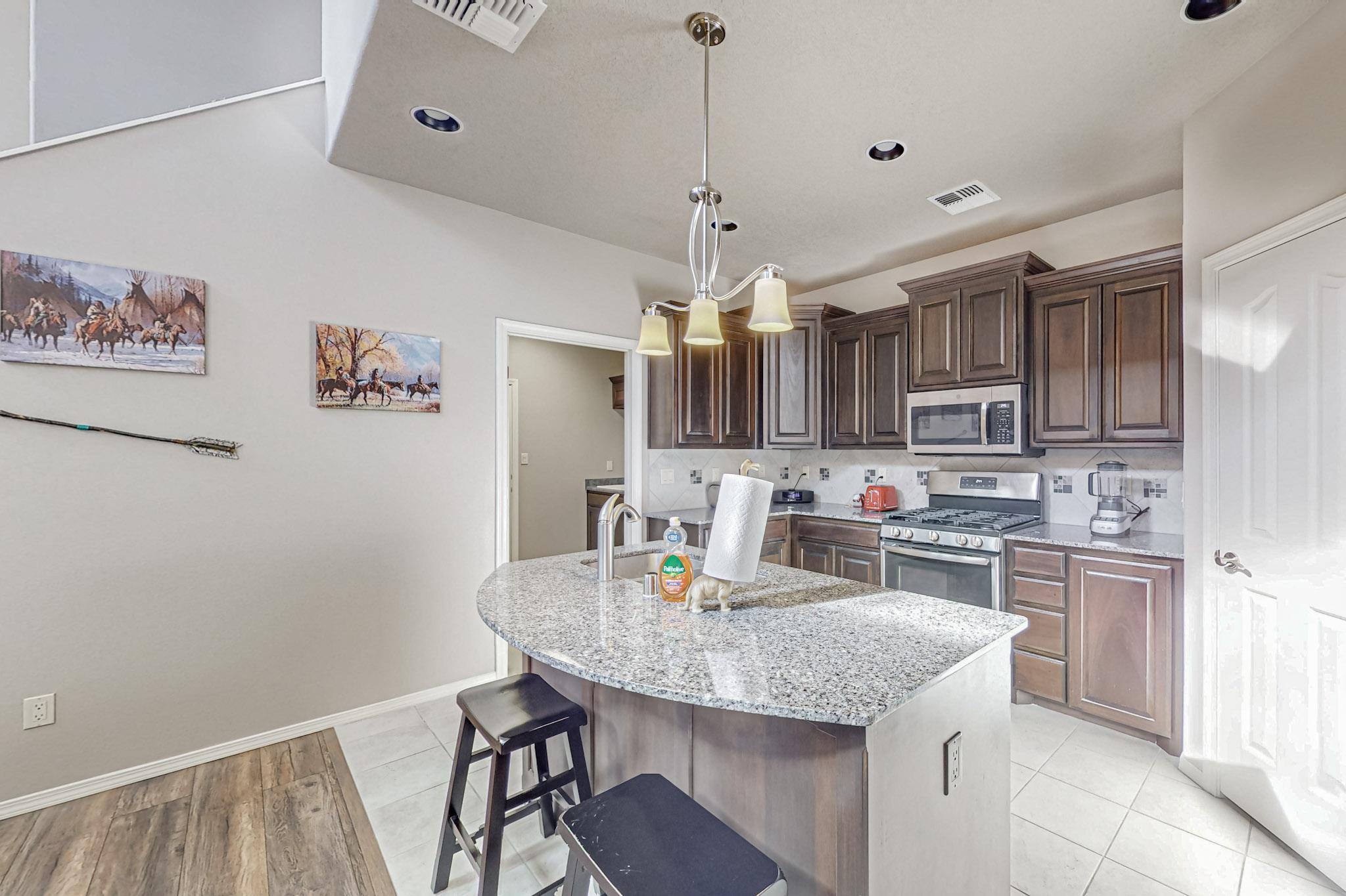 6900 Papaya Street NE