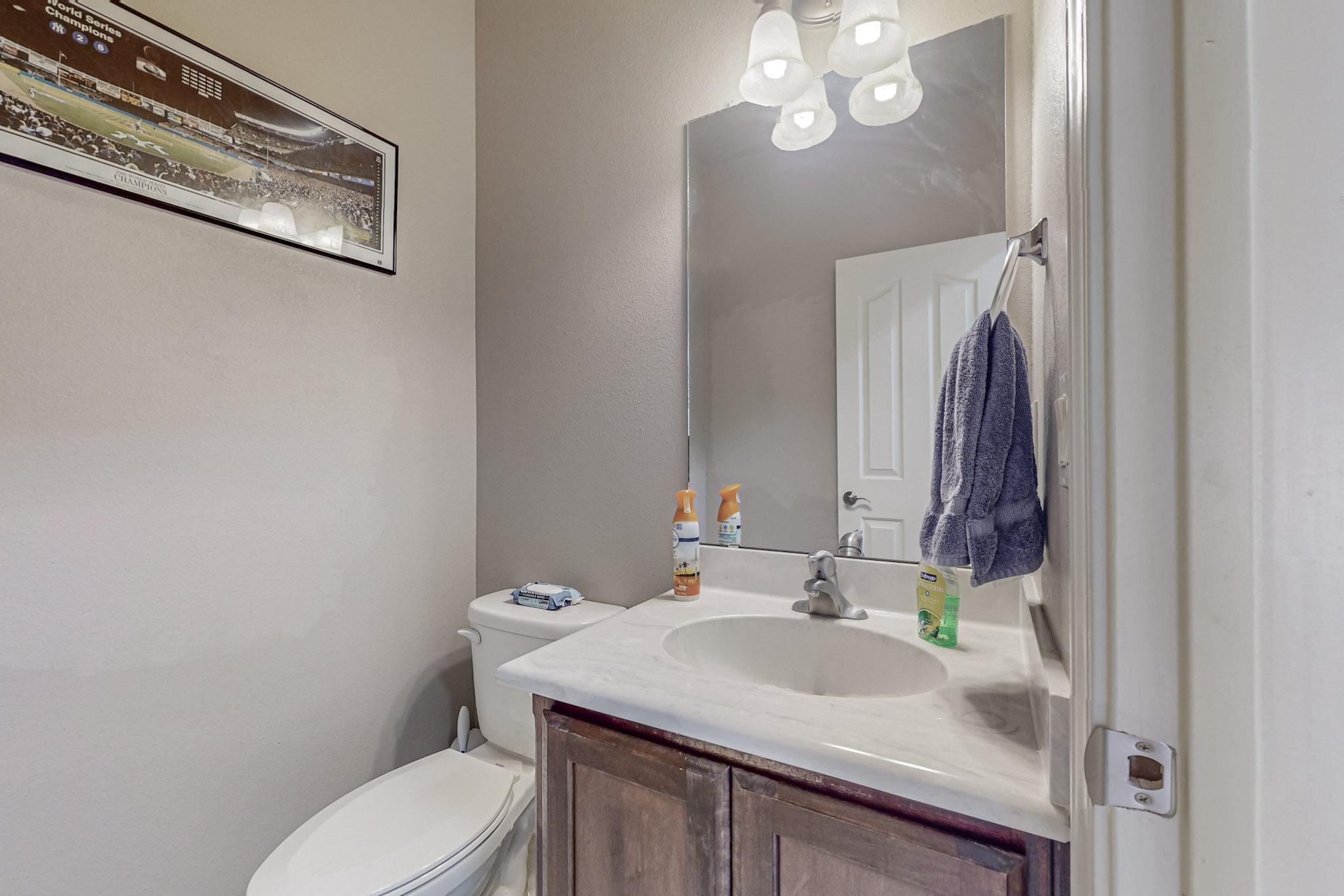 6900 Papaya Street NE