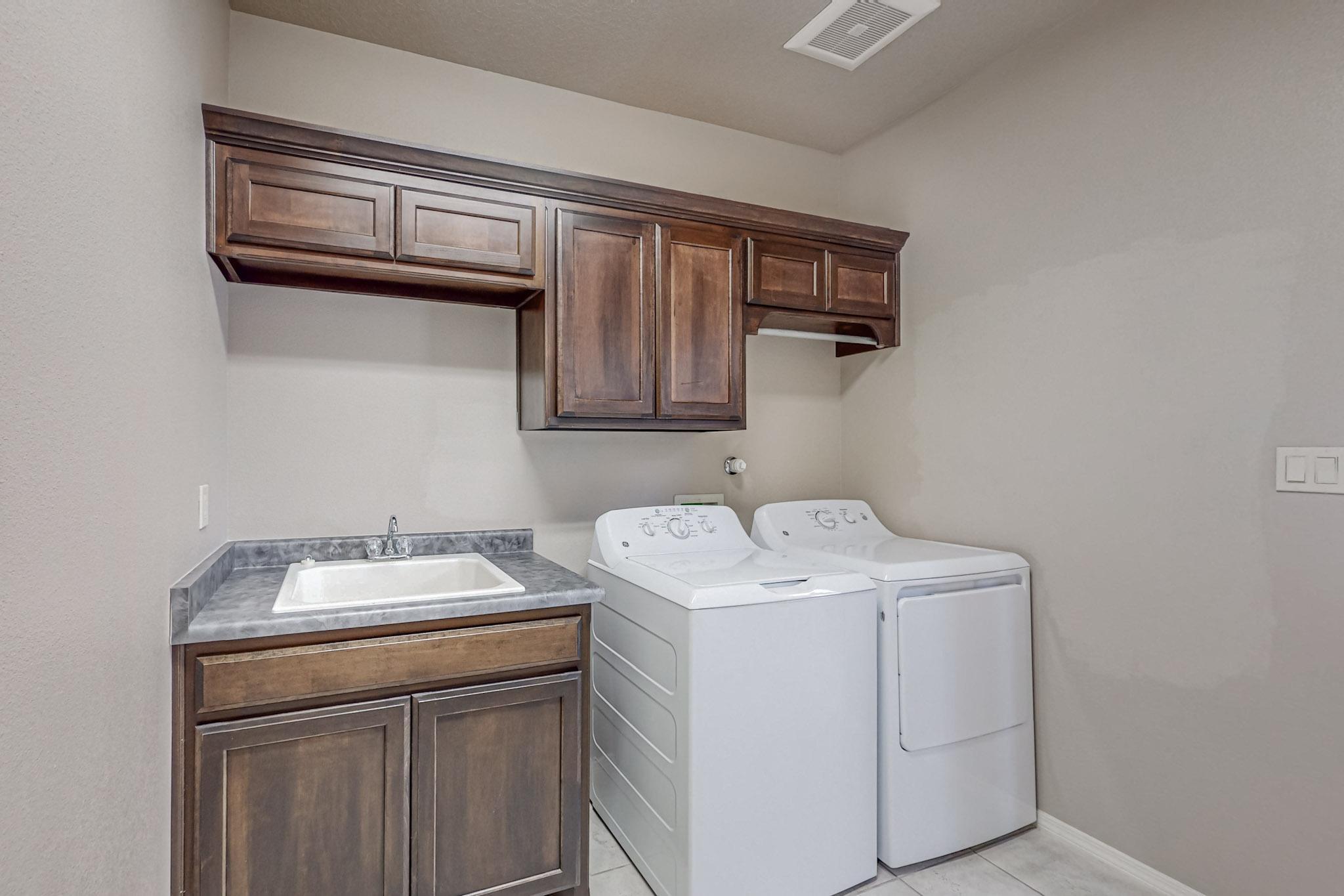 6900 Papaya Street NE