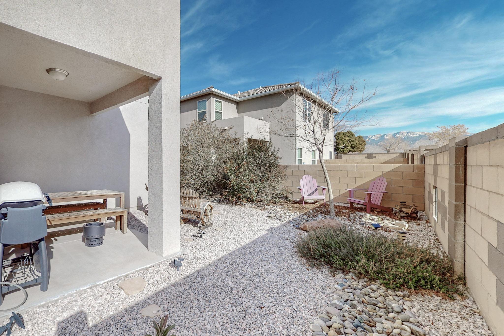 6900 Papaya Street NE