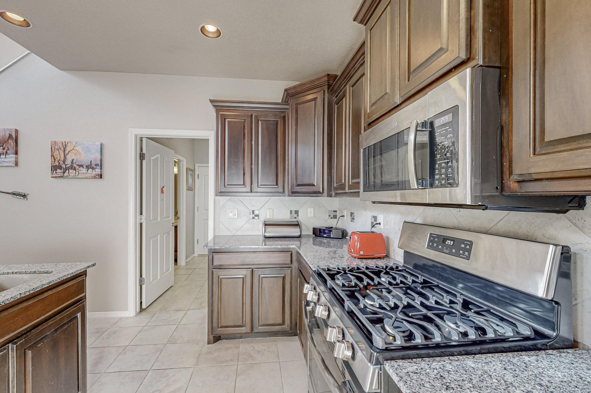 6900 Papaya Street NE