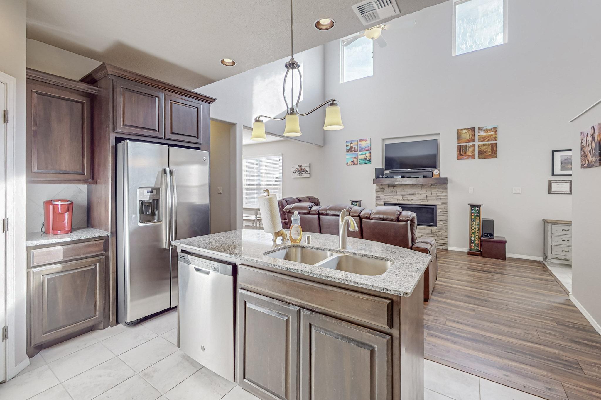 6900 Papaya Street NE