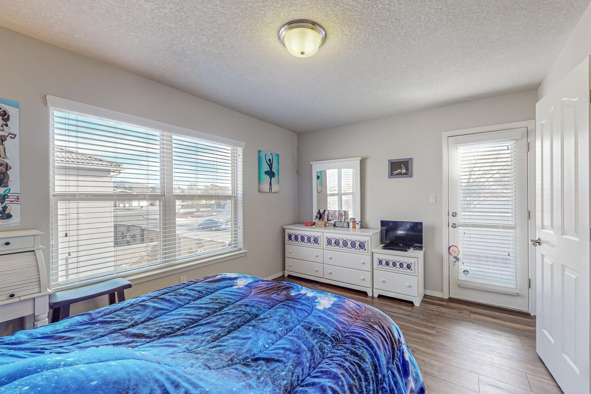 6900 Papaya Street NE