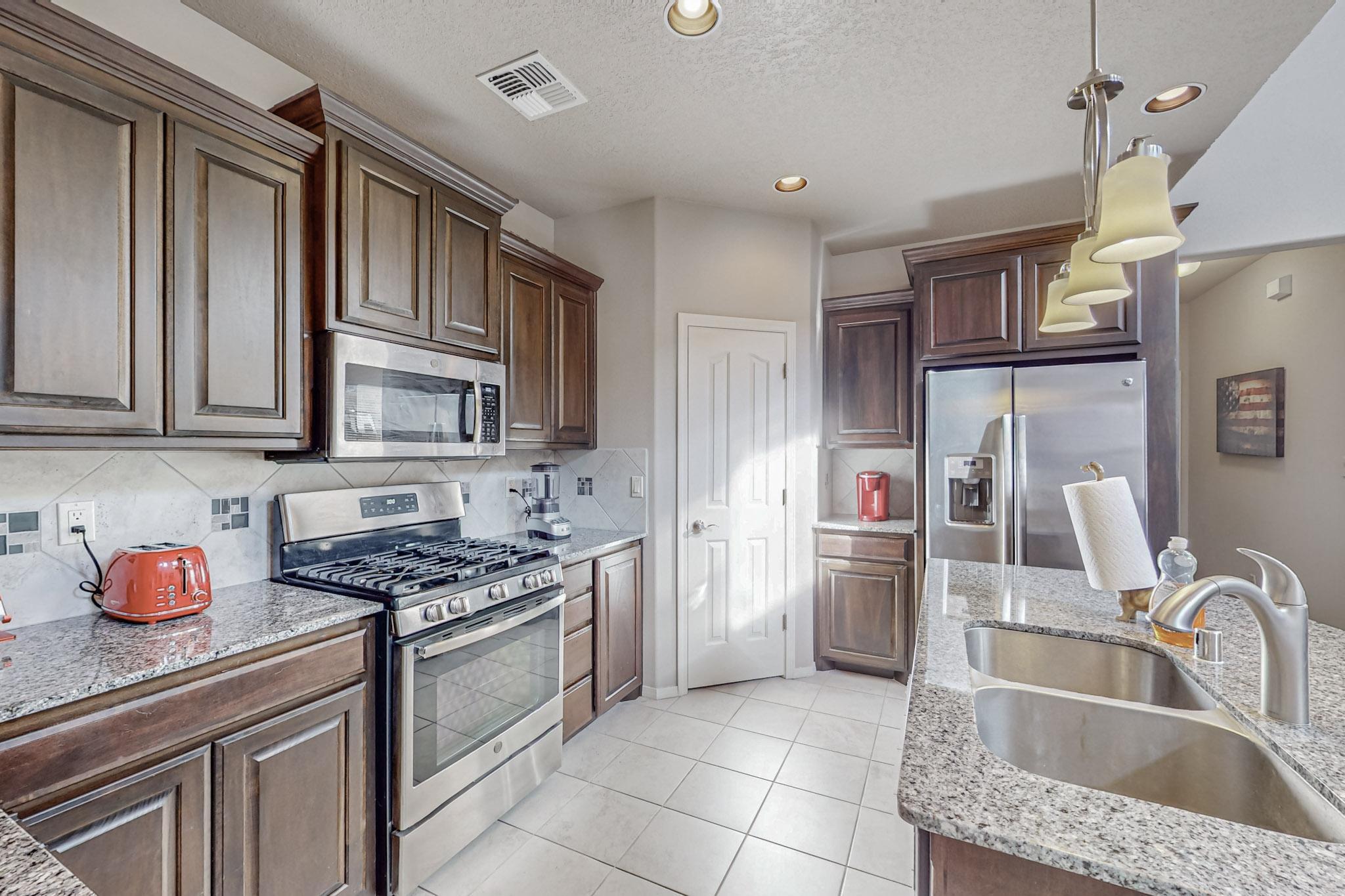 6900 Papaya Street NE