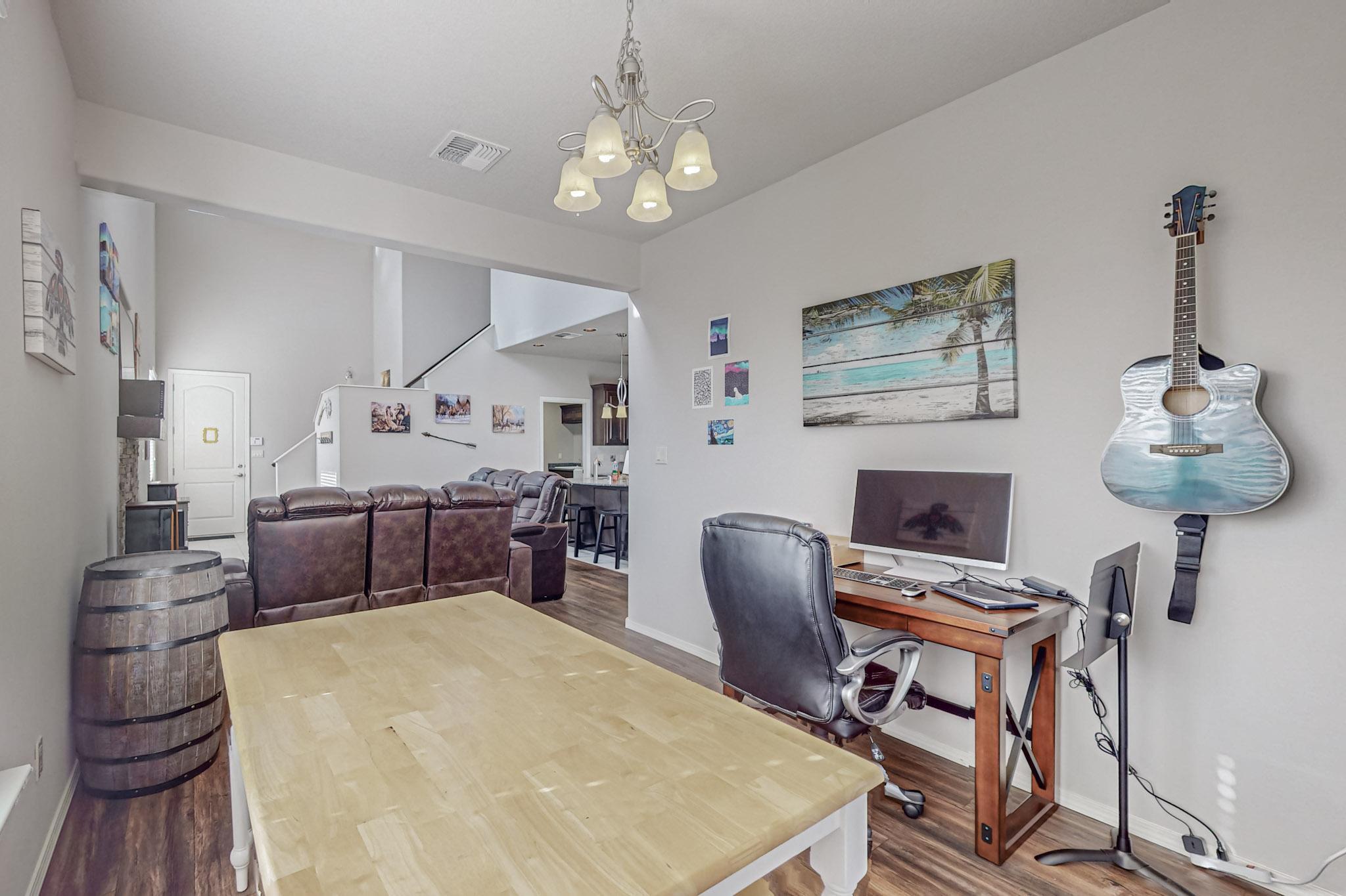 6900 Papaya Street NE