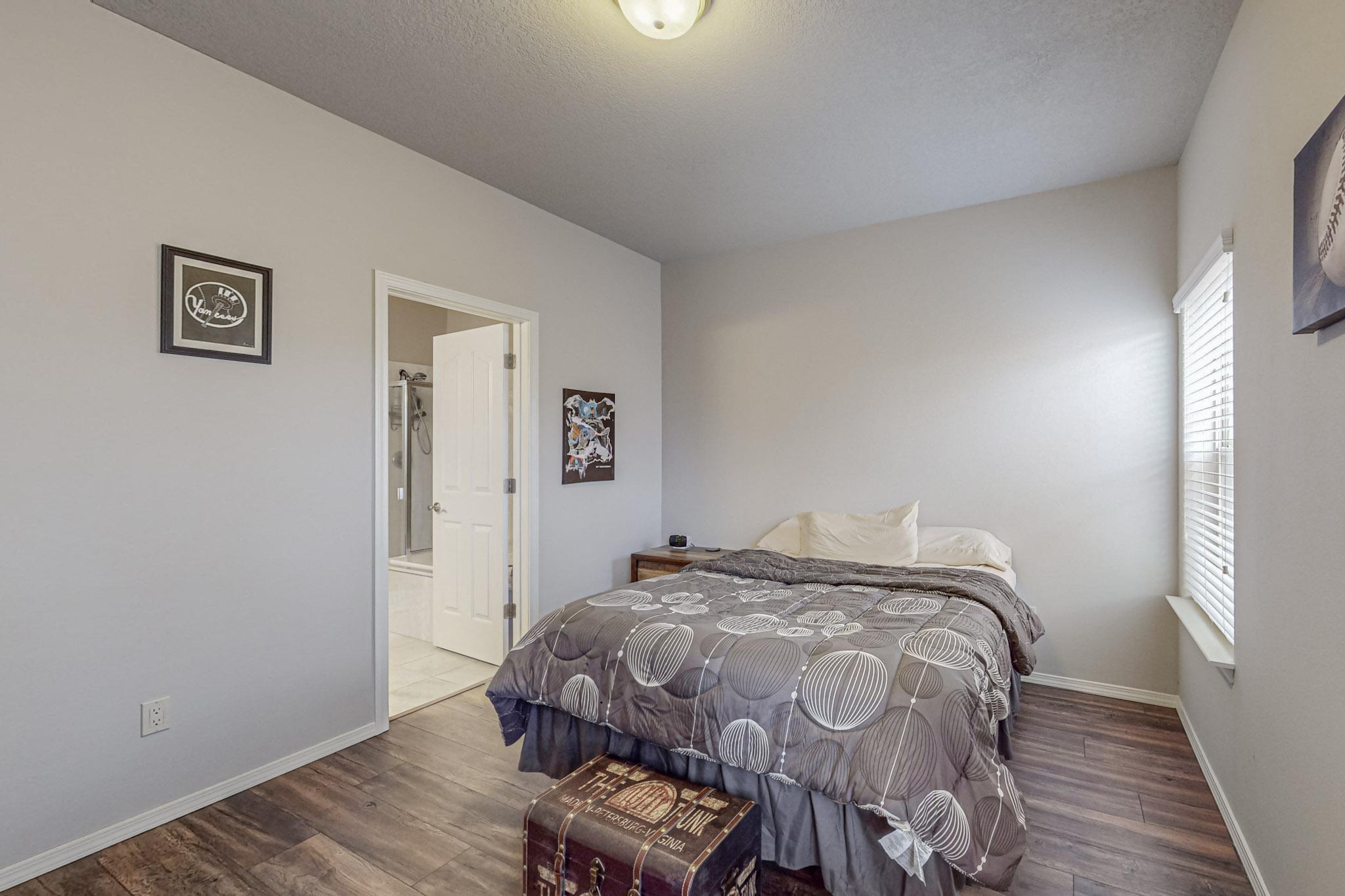 6900 Papaya Street NE