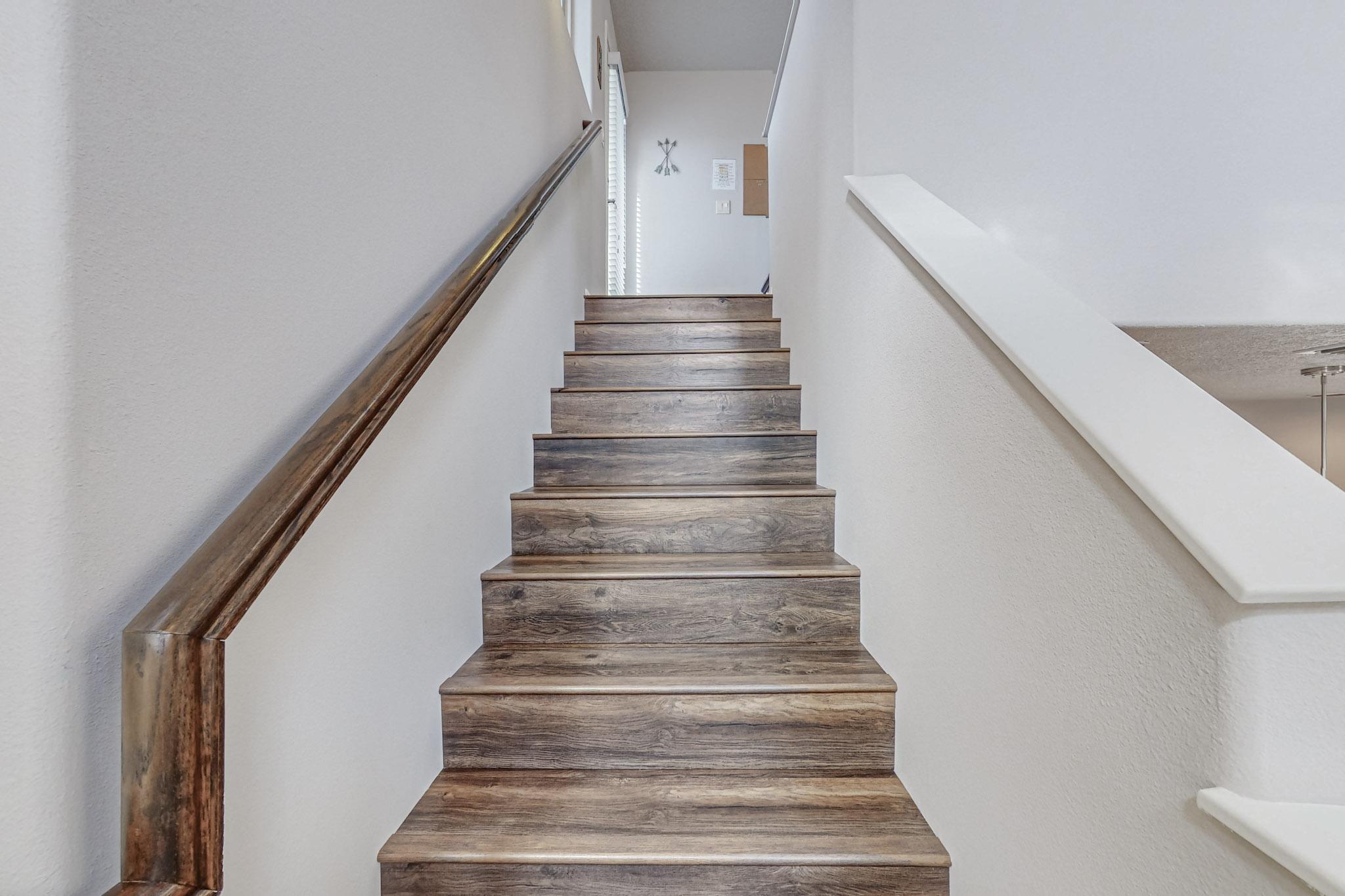 6900 Papaya Street NE