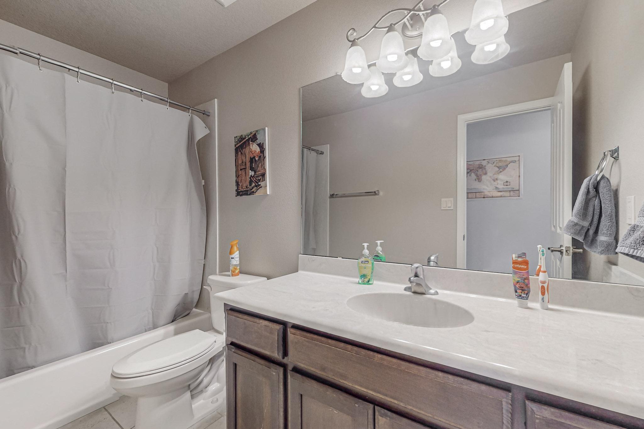 6900 Papaya Street NE