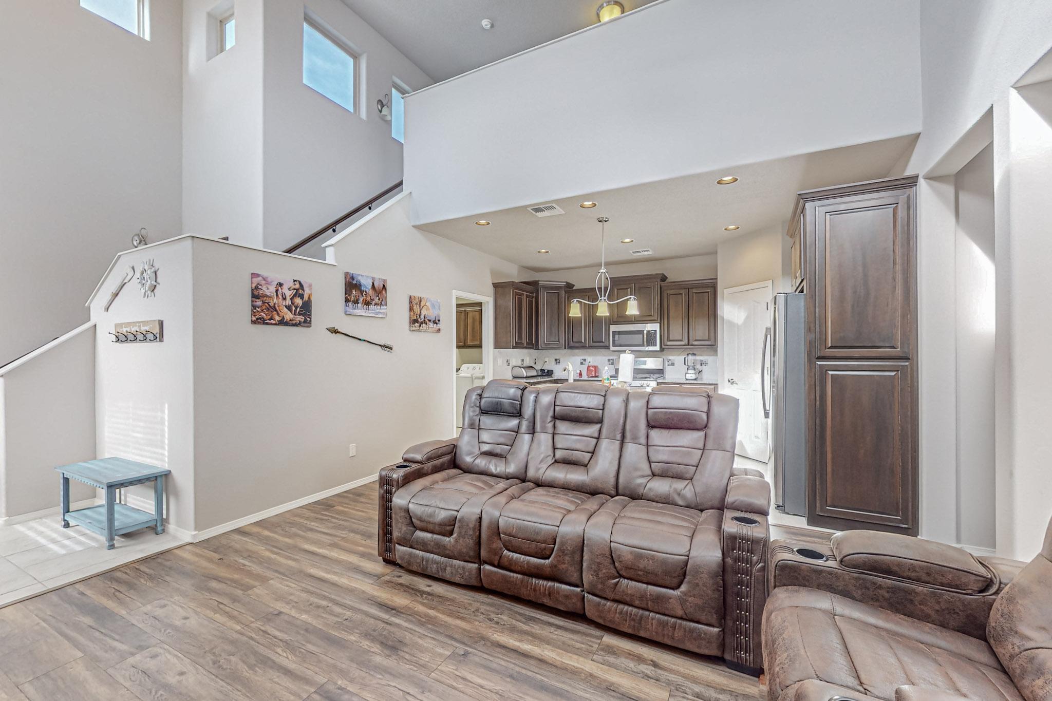 6900 Papaya Street NE