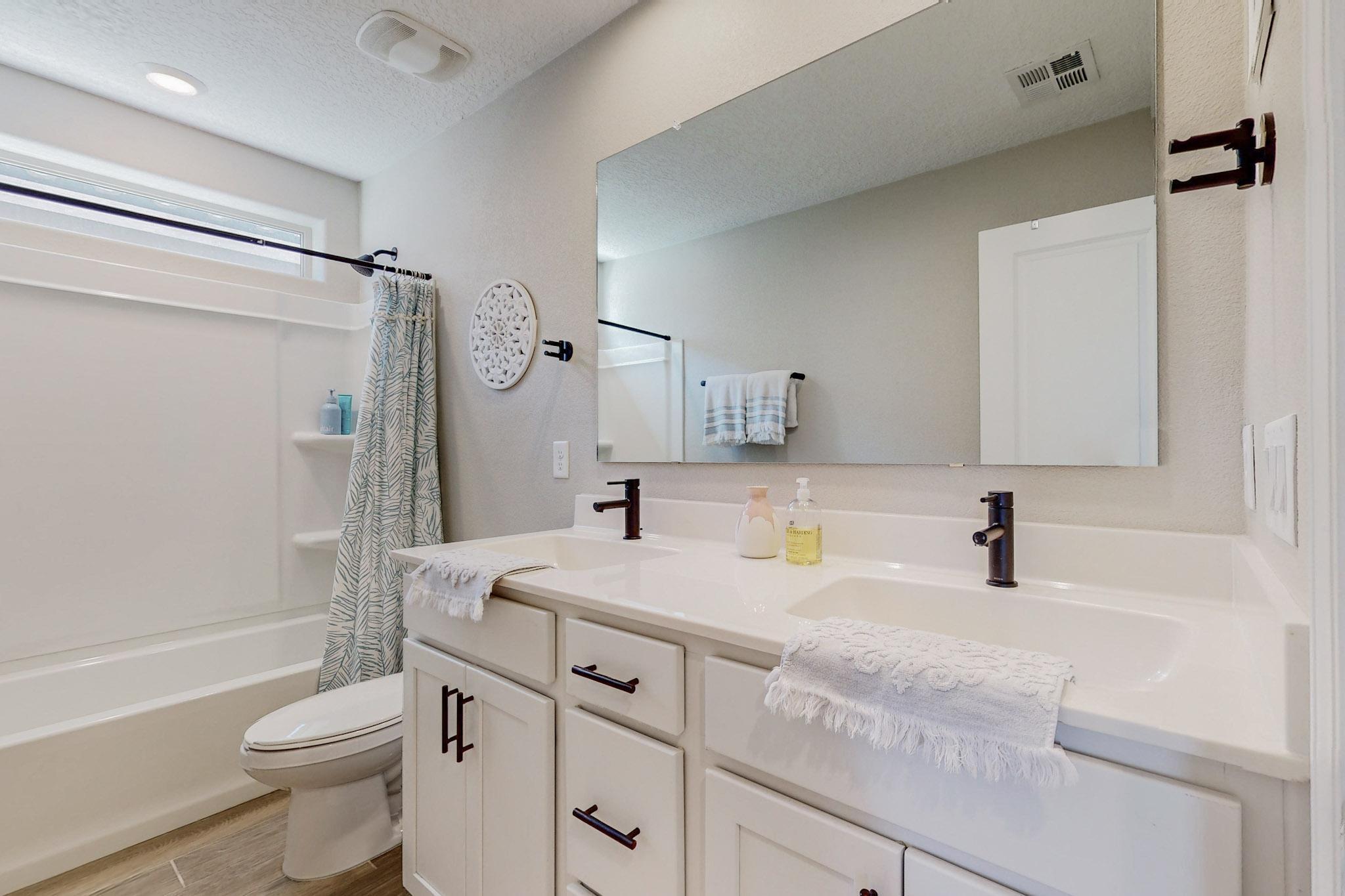 11423 Manzano Vista Avenue SE