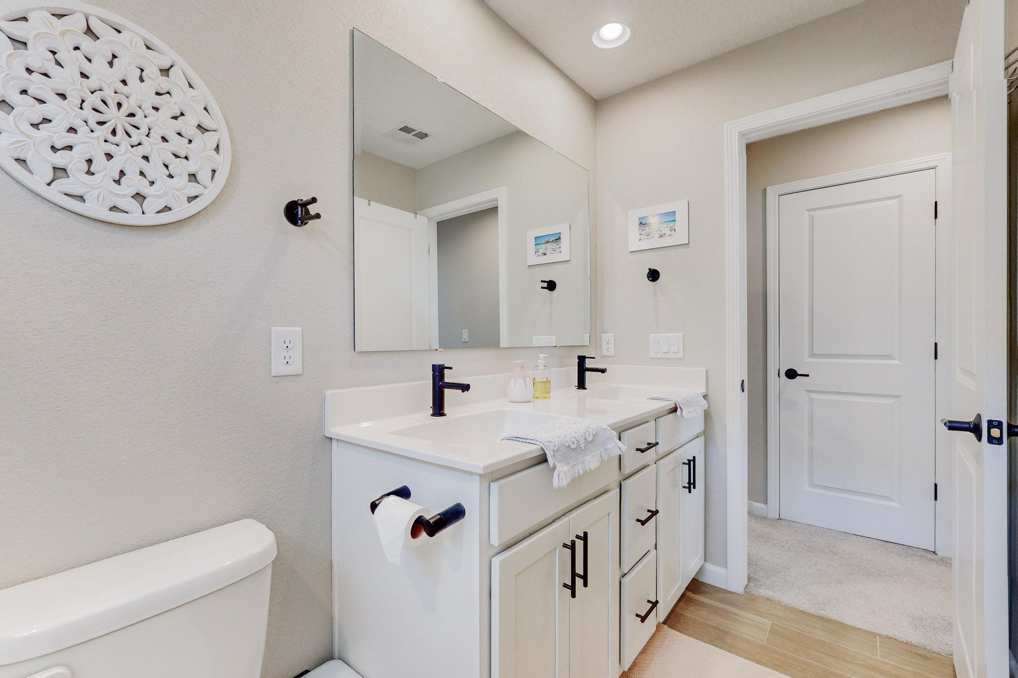 11423 Manzano Vista Avenue SE