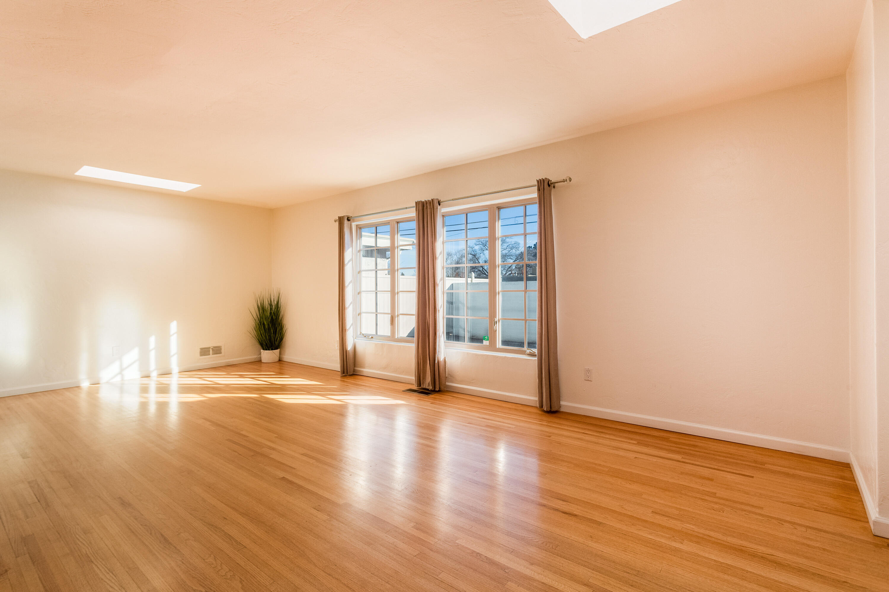 4611 Constitution Avenue NE