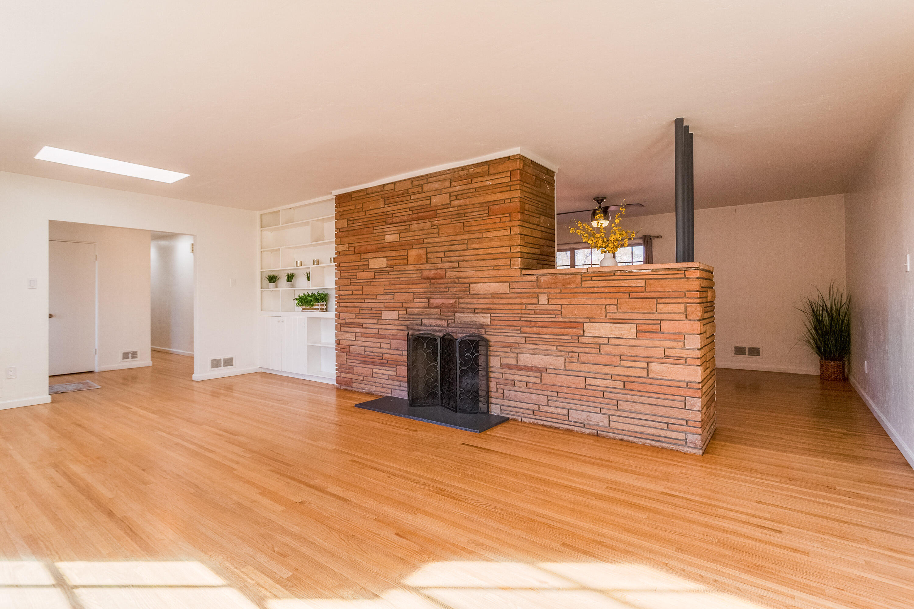 4611 Constitution Avenue NE