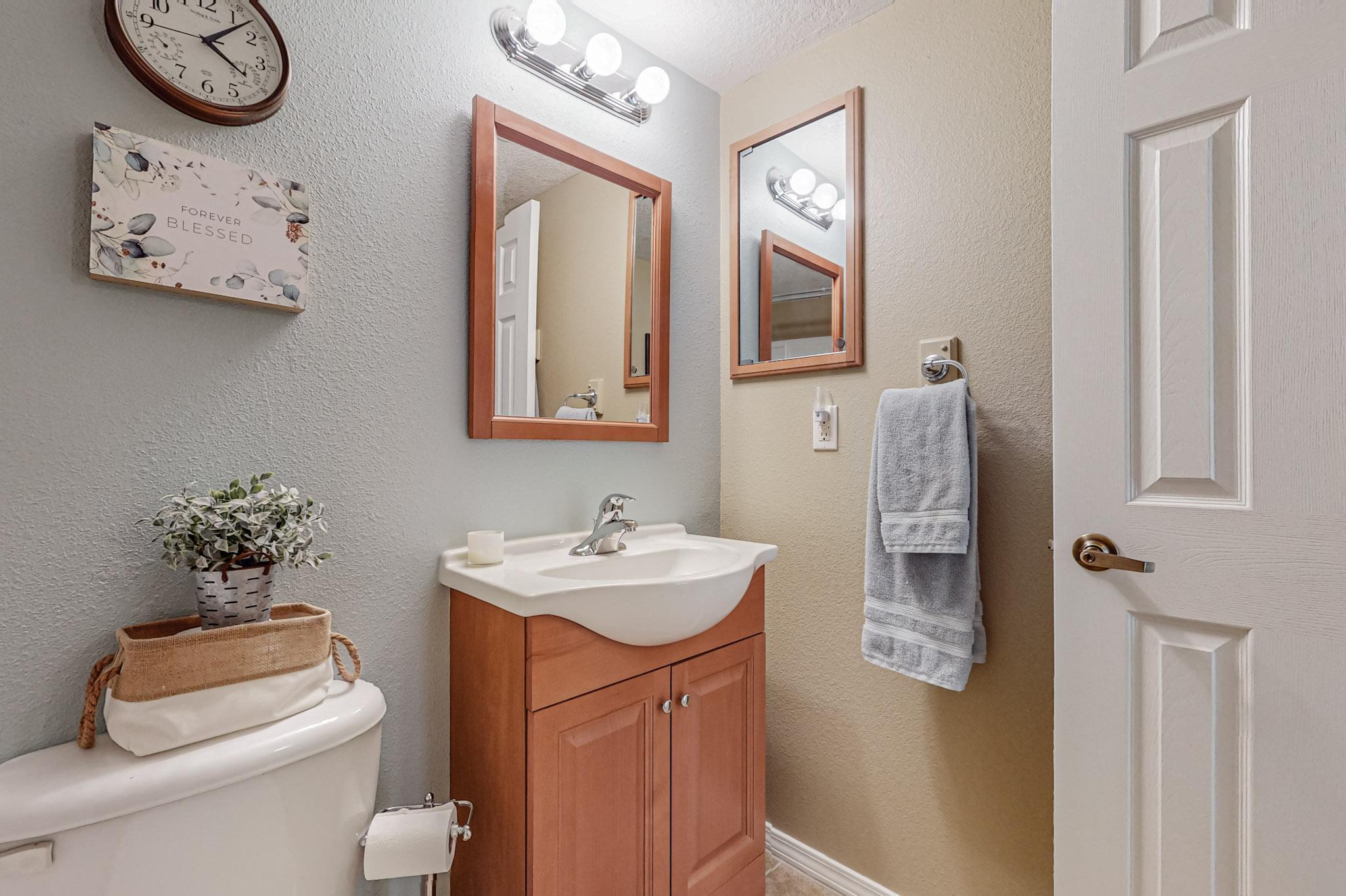 3332 Cochiti Street NE