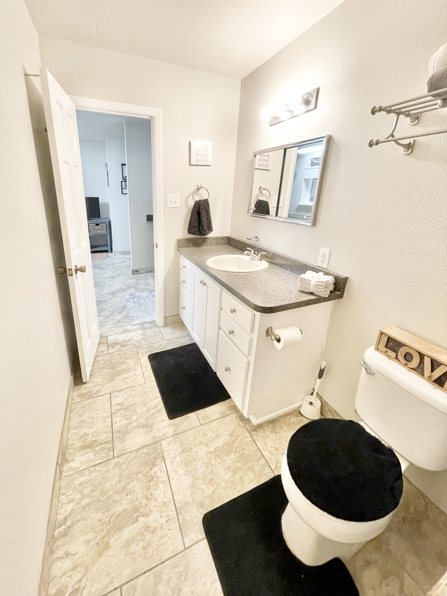 3816 Capistrano Court NE