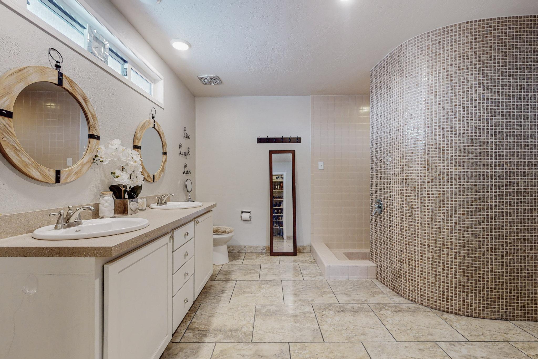 3816 Capistrano Court NE